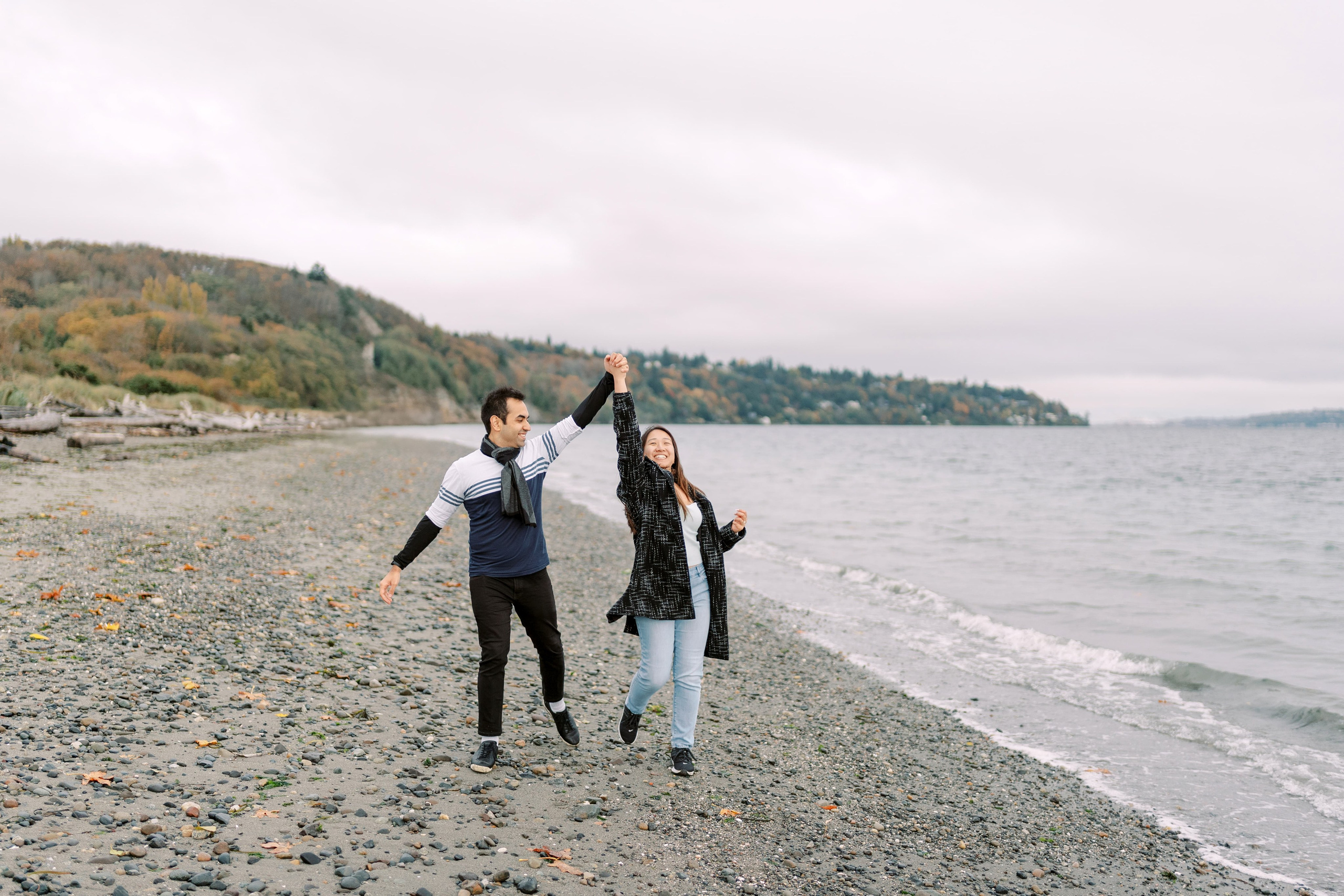 Proposal. December 2024. Alki Point Lighthouse, Washington state. EVAN ARISTOV WEDDING PHOTOGRAPHY — Seattle Wedding Photographer