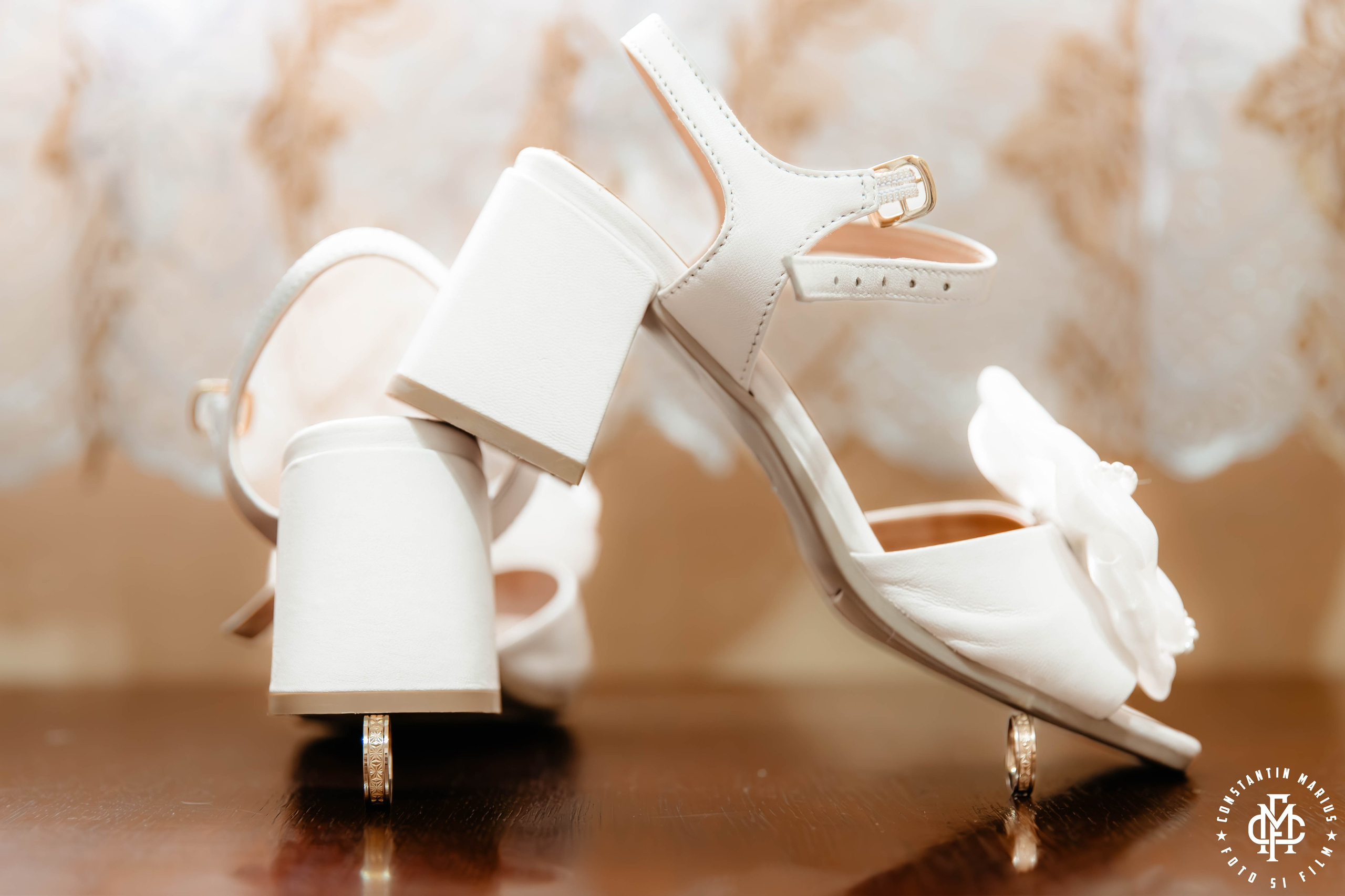 WEDDING PHOTOGRAPHY. DESPRE NOI