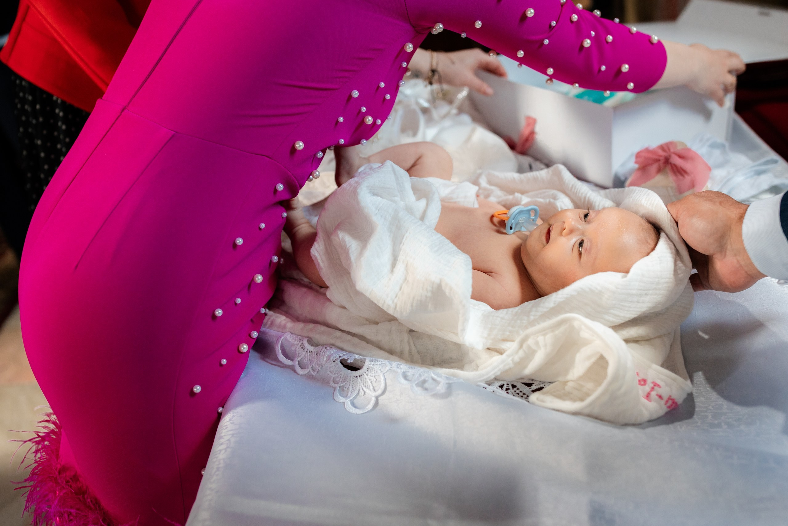 fotograf botez Miruna Parascheva, fotografie botez Botoșani, fotograf Alin Chirilă, amintiri botez, fotografii botez, botez Miruna Parascheva, fotograf copii, fotografie botez în Botoșani-alt="botez Miruna Parascheva, fotografie botez Alin Chirilă, amintiri botez, fotografii emoționante botez Botoșani"-- fotografii-botez-bebelus- amintiri-botez-micuț- moment-sfânt-crestinare- fotografie-emotionanta-botez- detalii-botez-bebelusi- parinti-fericiti-la-botez- fotograf-botez-profesionist- botez-in-biserica-ortodoxa- micuț-botezat-cu-emoție- zâmbete-și-lacrimi-la-botez- bebeluș-la-cristelniță- decor-botez-colorat- botez-cu-dragoste-și-credință- emotie-pura-la-botez- fotograf-botez-botosani- botez-iasi-suceava-fotograf- amintiri-nepretuite-botez