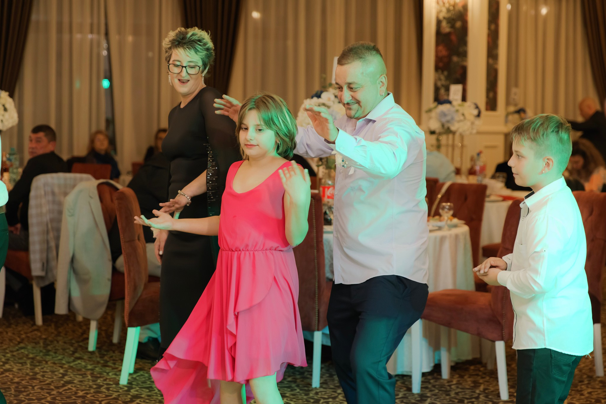 Mihai & Oana. Servicii foto-video profesionale, pentru momente de neuitat