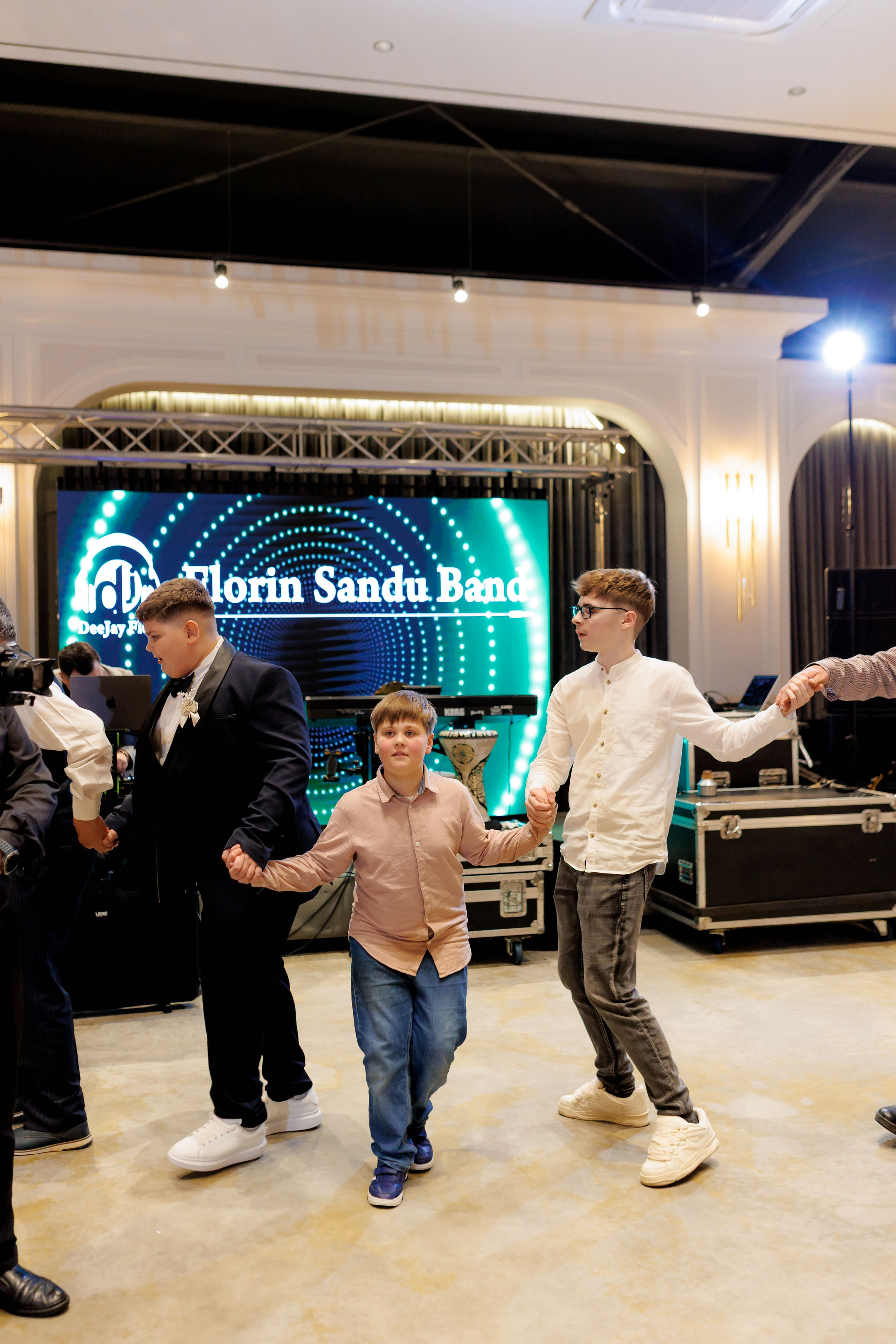 Povestea voastră, regizată de noi |Cristi Turculet Videograf Nuntă Suceava | wedding highlight. Servicii foto-video profesionale, pentru momente de neuitat