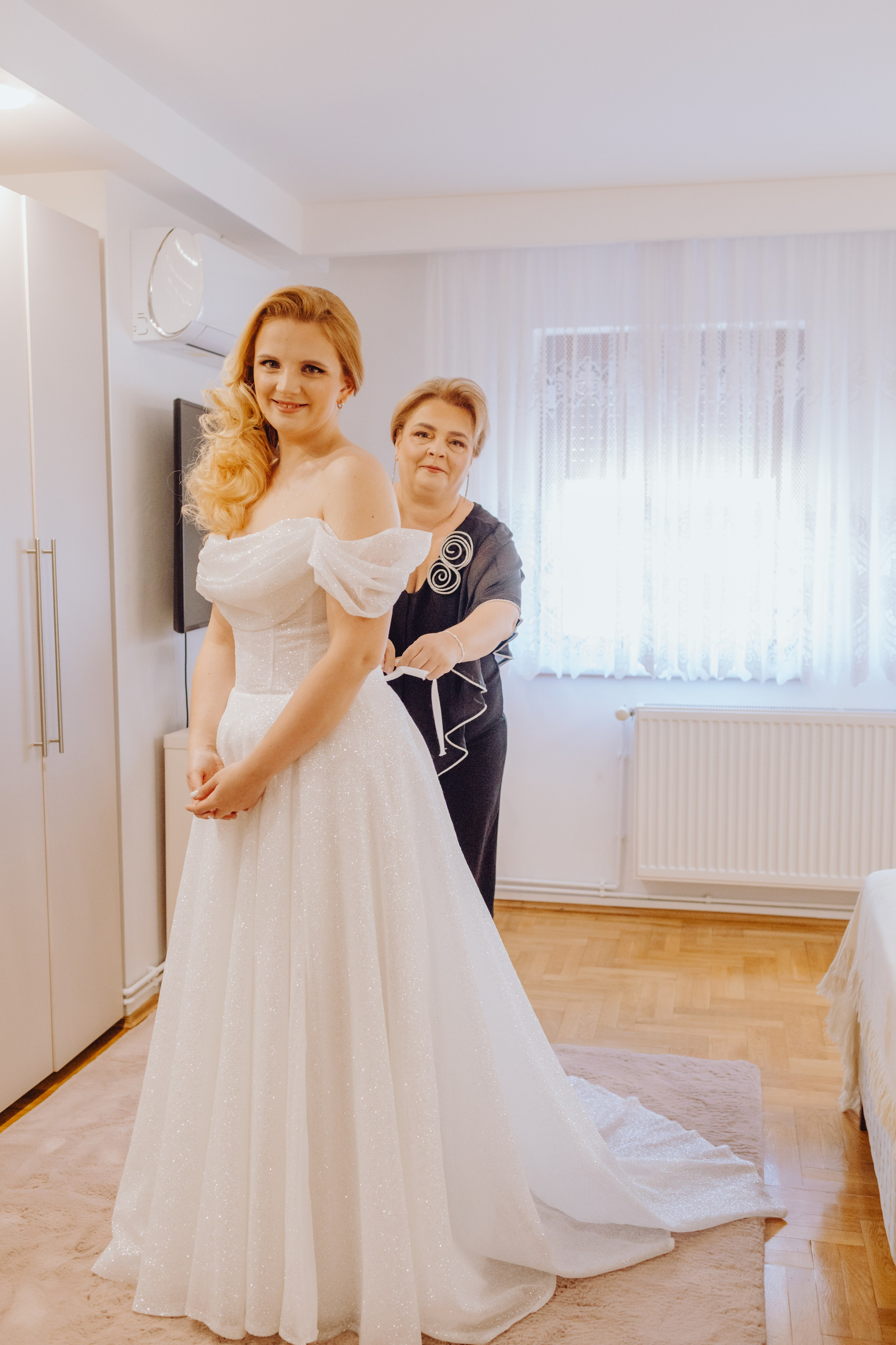 Alexandru & Maria. Wedding & couple photographer from Romania Rut Vetan