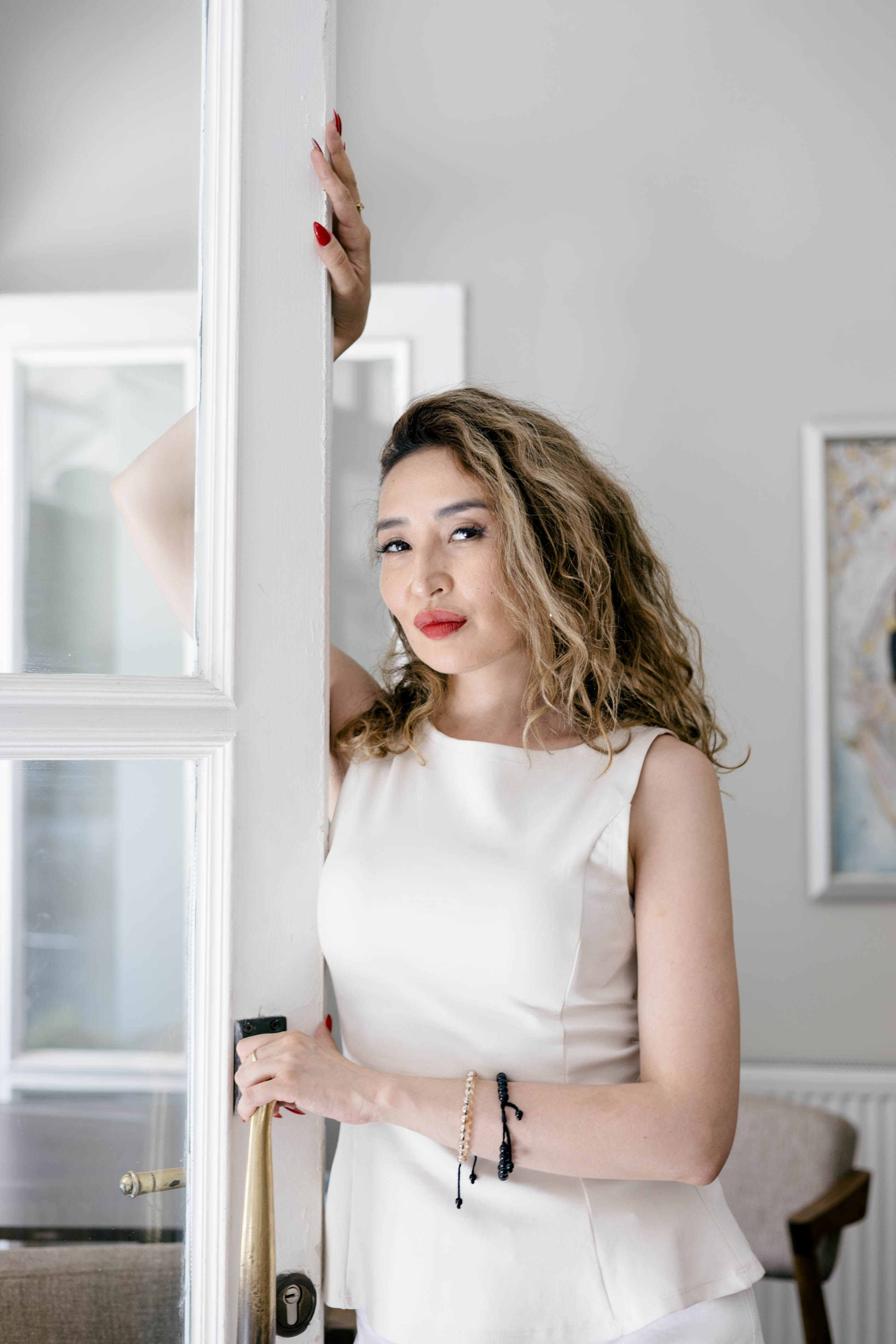 Lifestyle portrait of a woman indoors