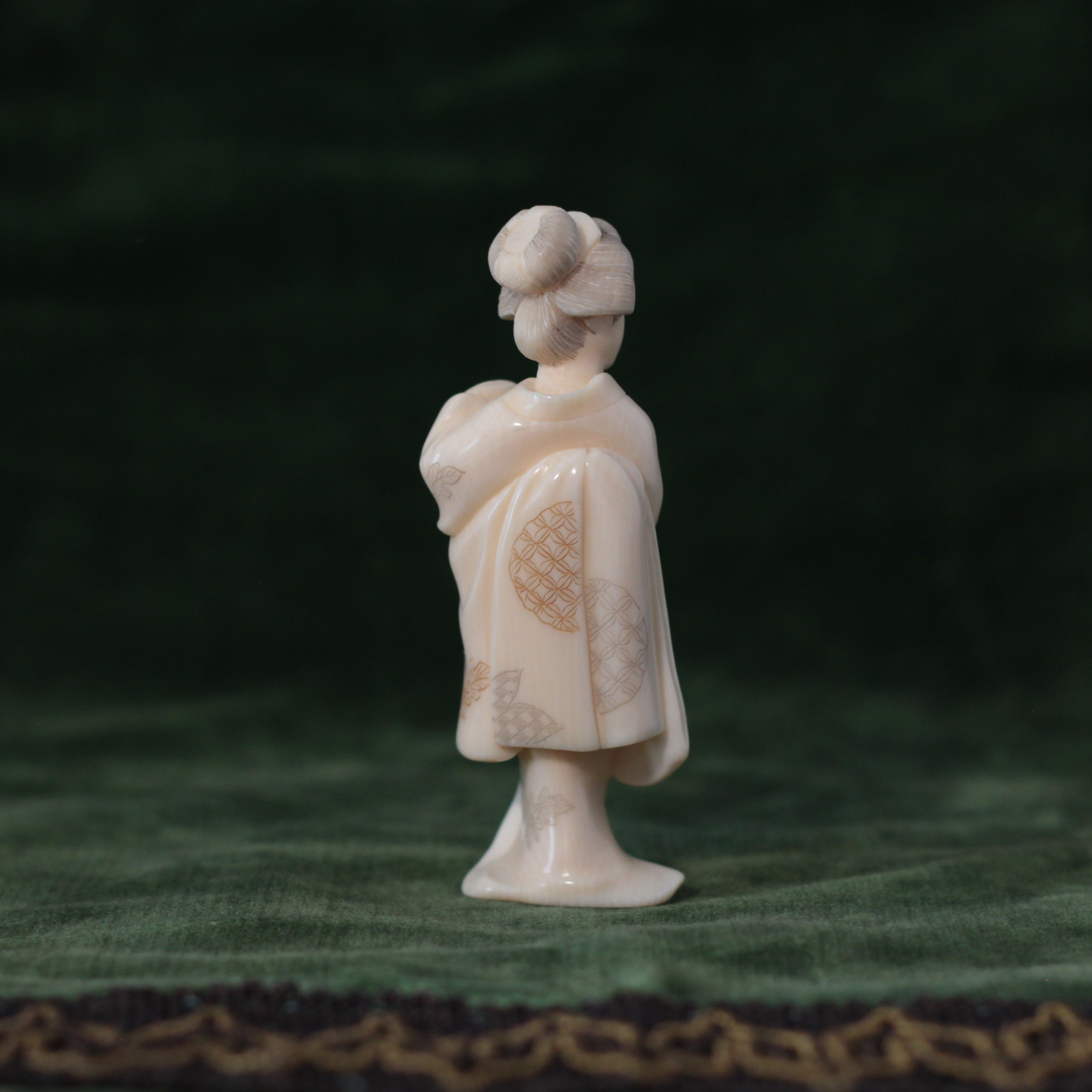 Lady. Современнные и актикварные украшения в Барселоне, Москве и Санкт-Петербурге