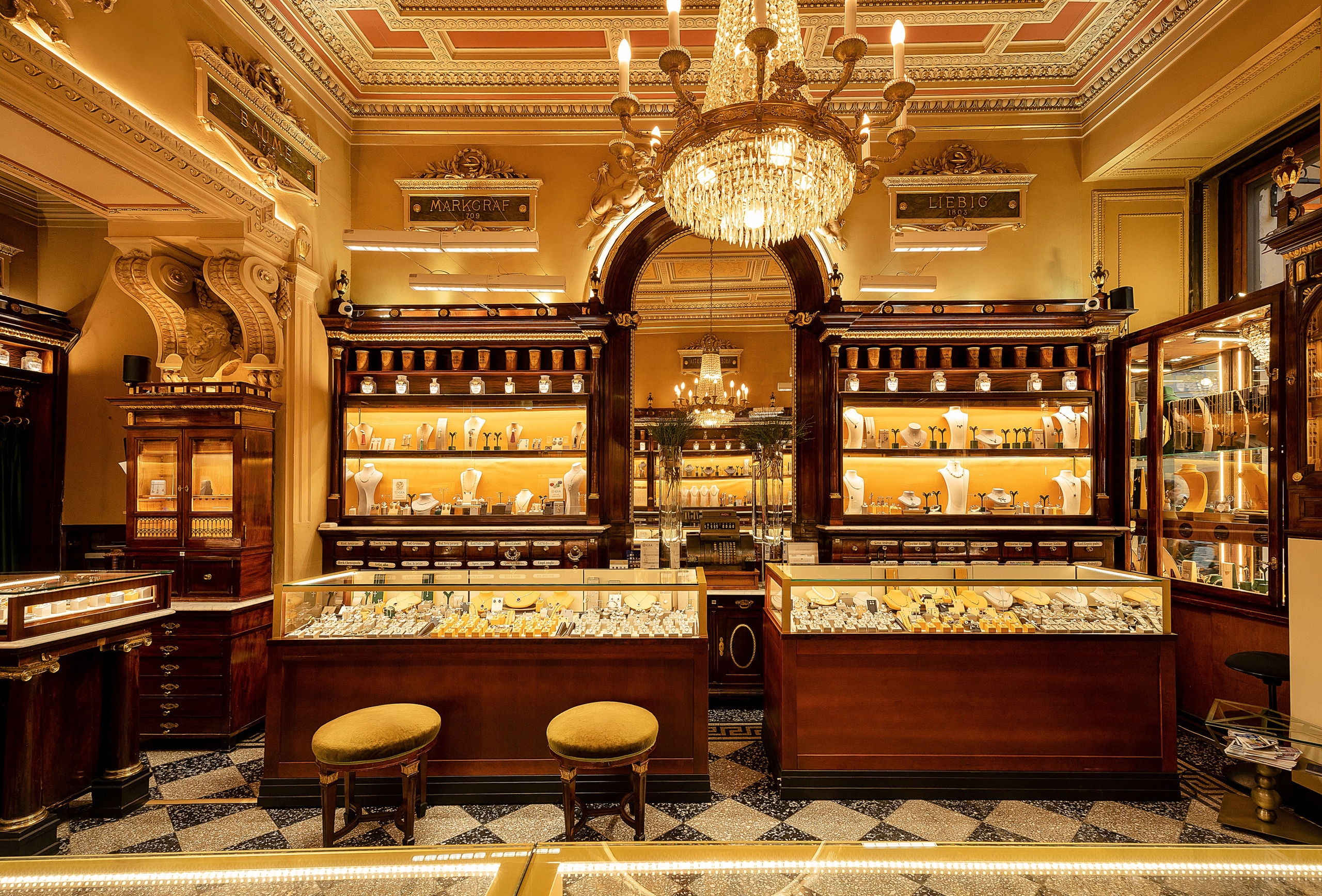 Interior photos for “Diamor Diamond”