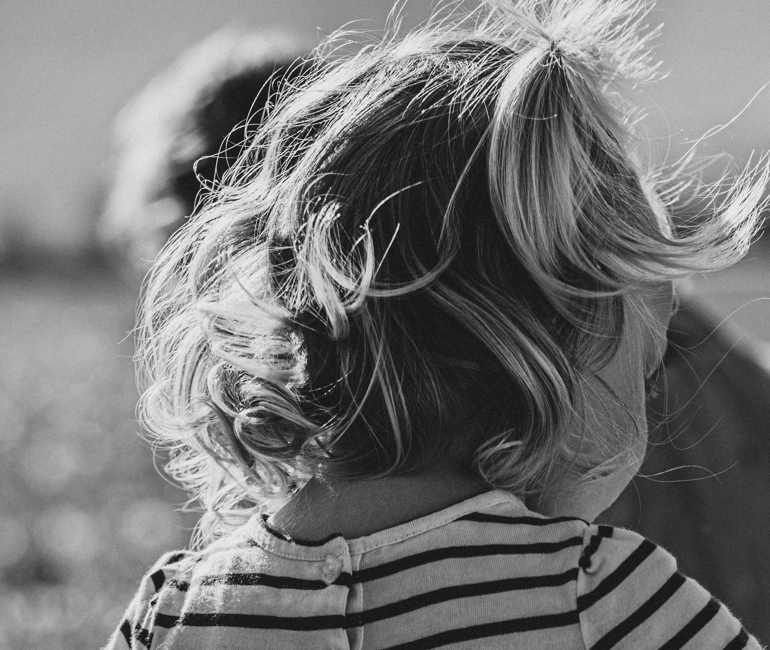 Family walk in the fields. Family photographer in Geneva Switzerland Anastasiia Francuzova. Семей