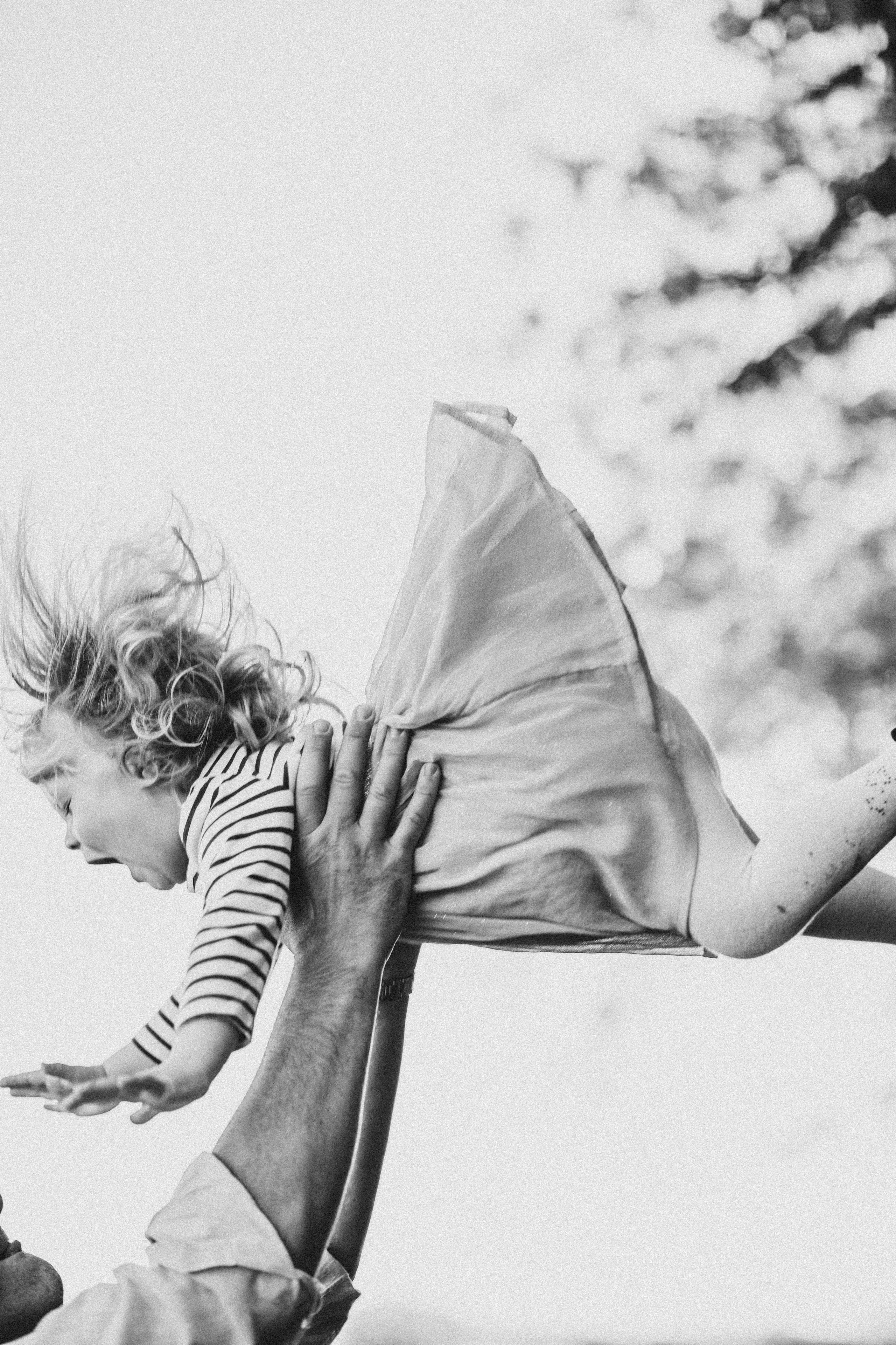 Family walk in the fields. Family photographer in Geneva Switzerland Anastasiia Francuzova. Семей