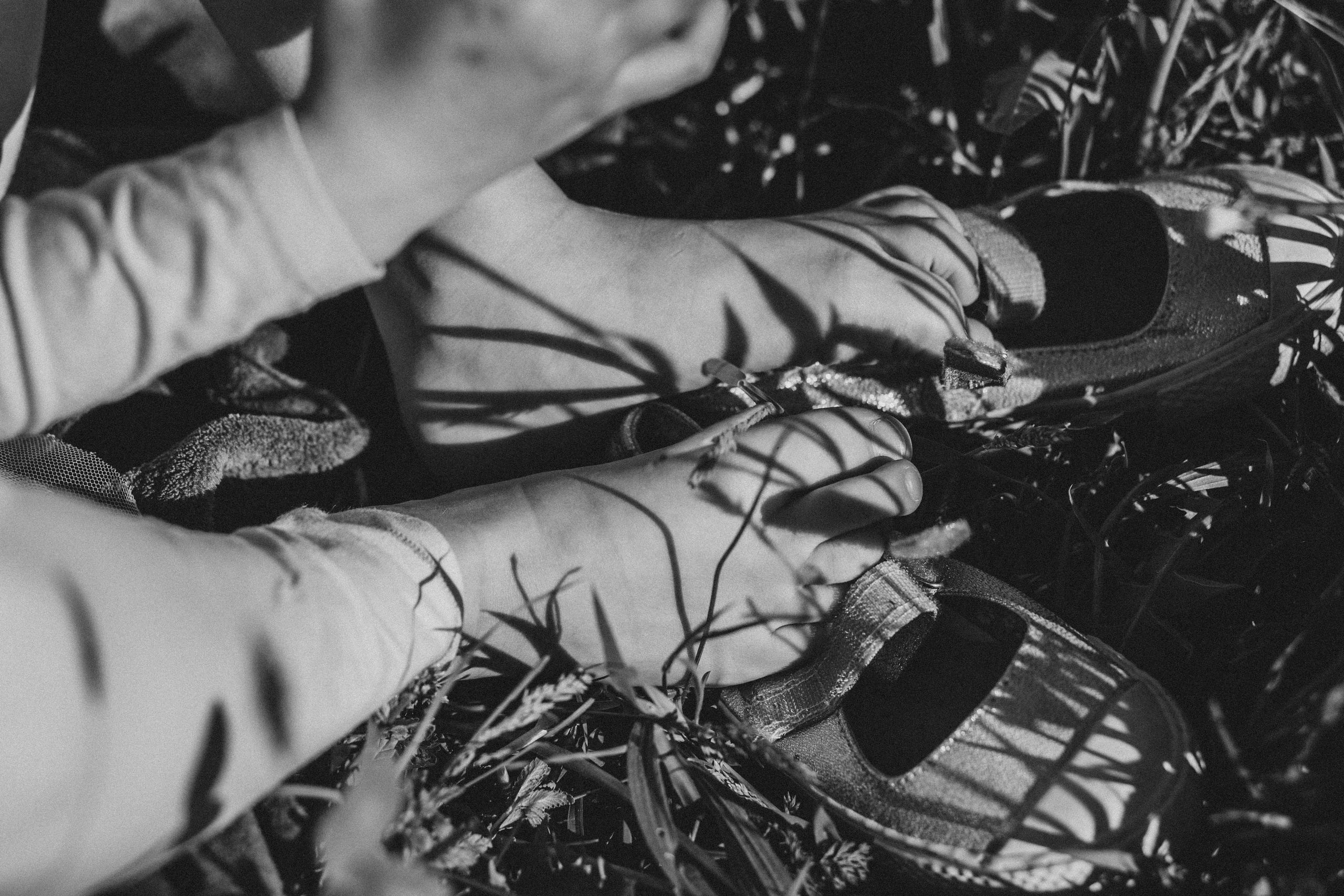 Family walk in the fields. Family photographer in Geneva Switzerland Anastasiia Francuzova. Семей