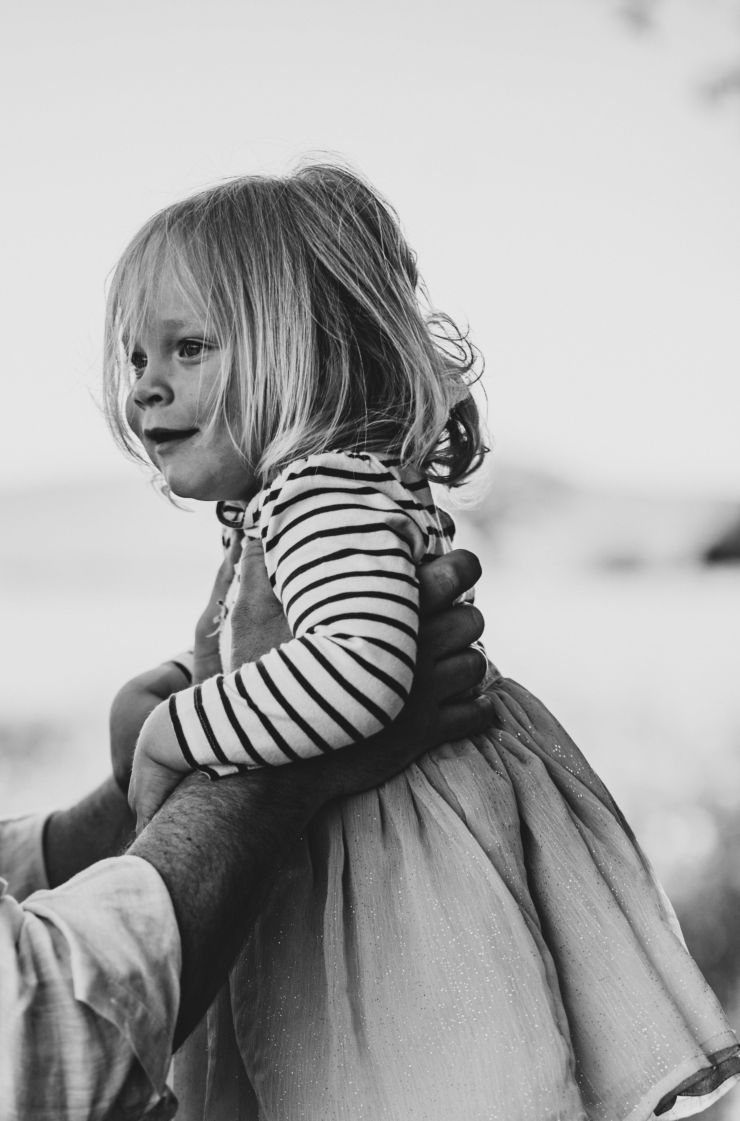 Family walk in the fields. Family photographer in Geneva Switzerland Anastasiia Francuzova. Семей