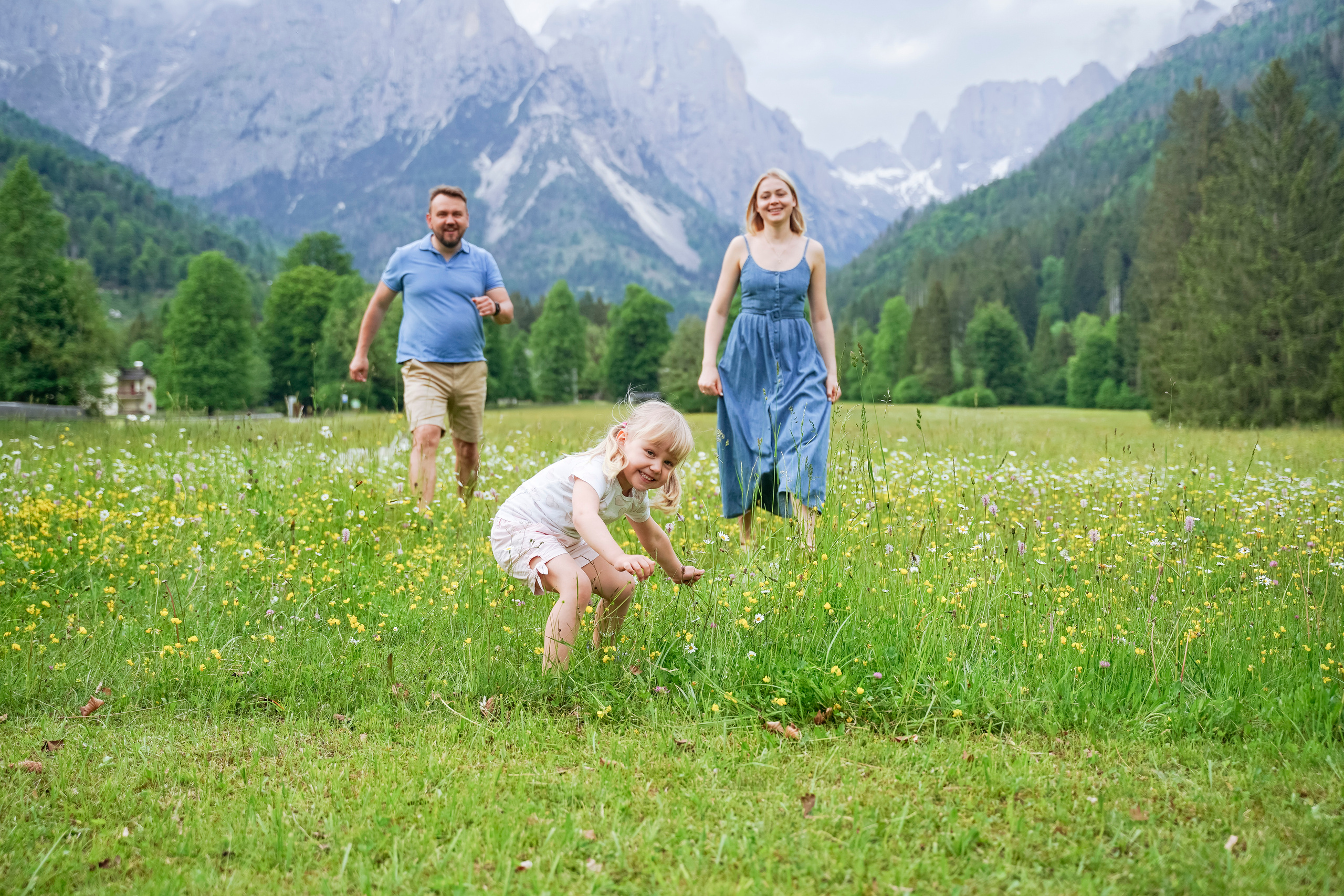 Margarita and Andrei with daughters. Nina Janeckova Fotografin und Videografin am Bodensee