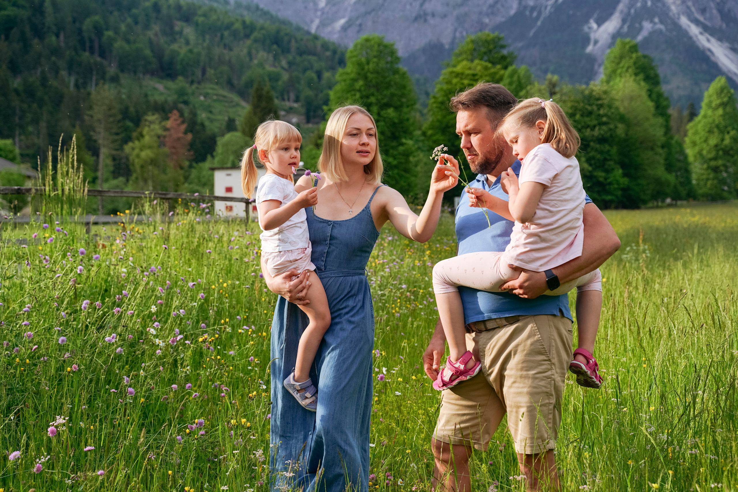 Margarita and Andrei with daughters. Nina Janeckova Fotografin und Videografin am Bodensee