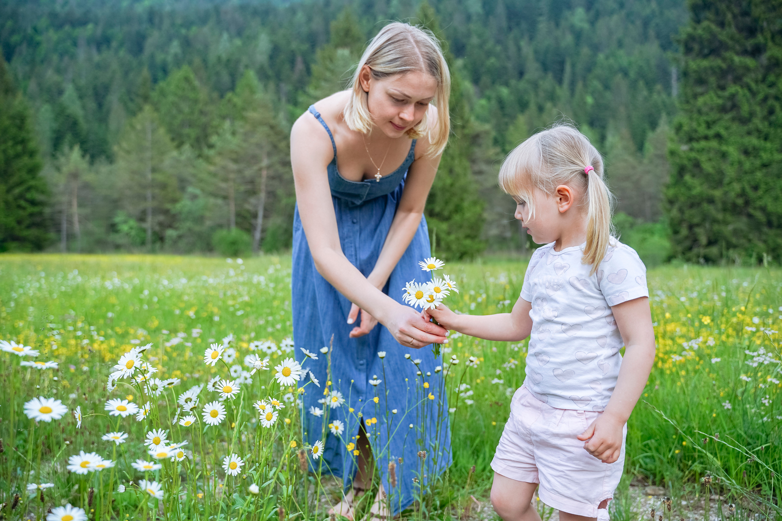 Margarita and Andrei with daughters. Nina Janeckova Fotografin und Videografin am Bodensee