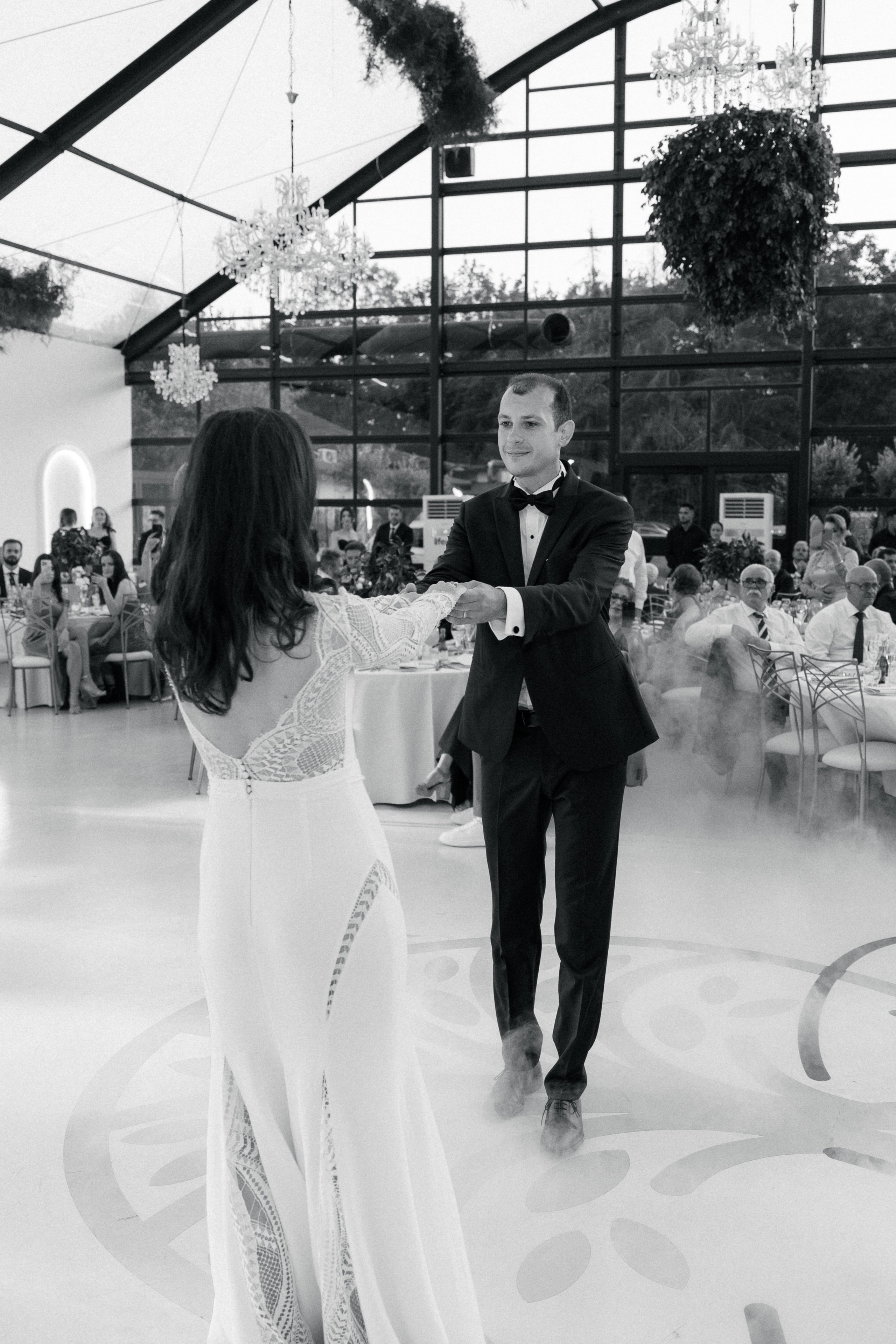 Elly & Andrew. Destination Wedding Photographer Alex Pasarelu