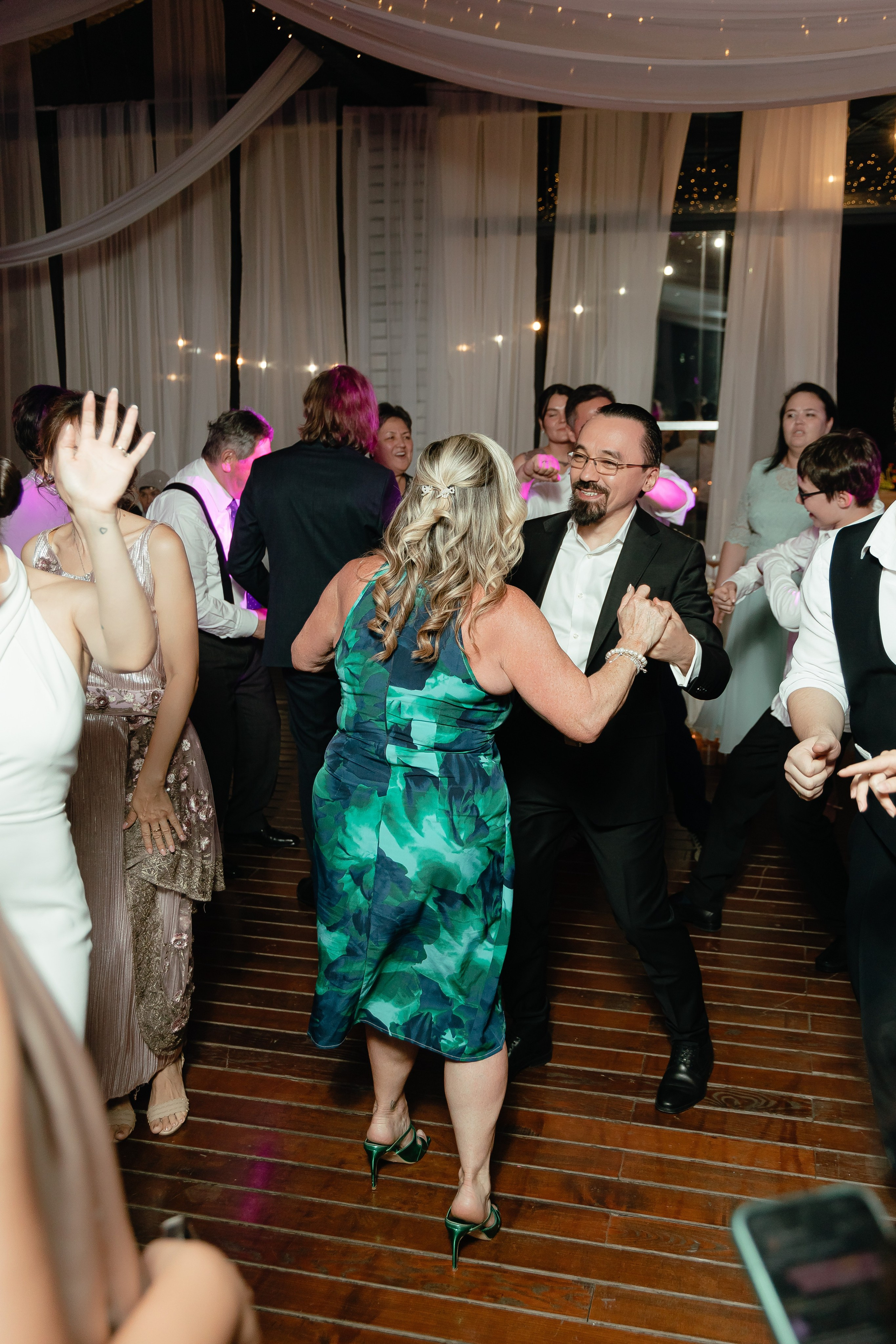 Thomas & Suyumbika. Главная