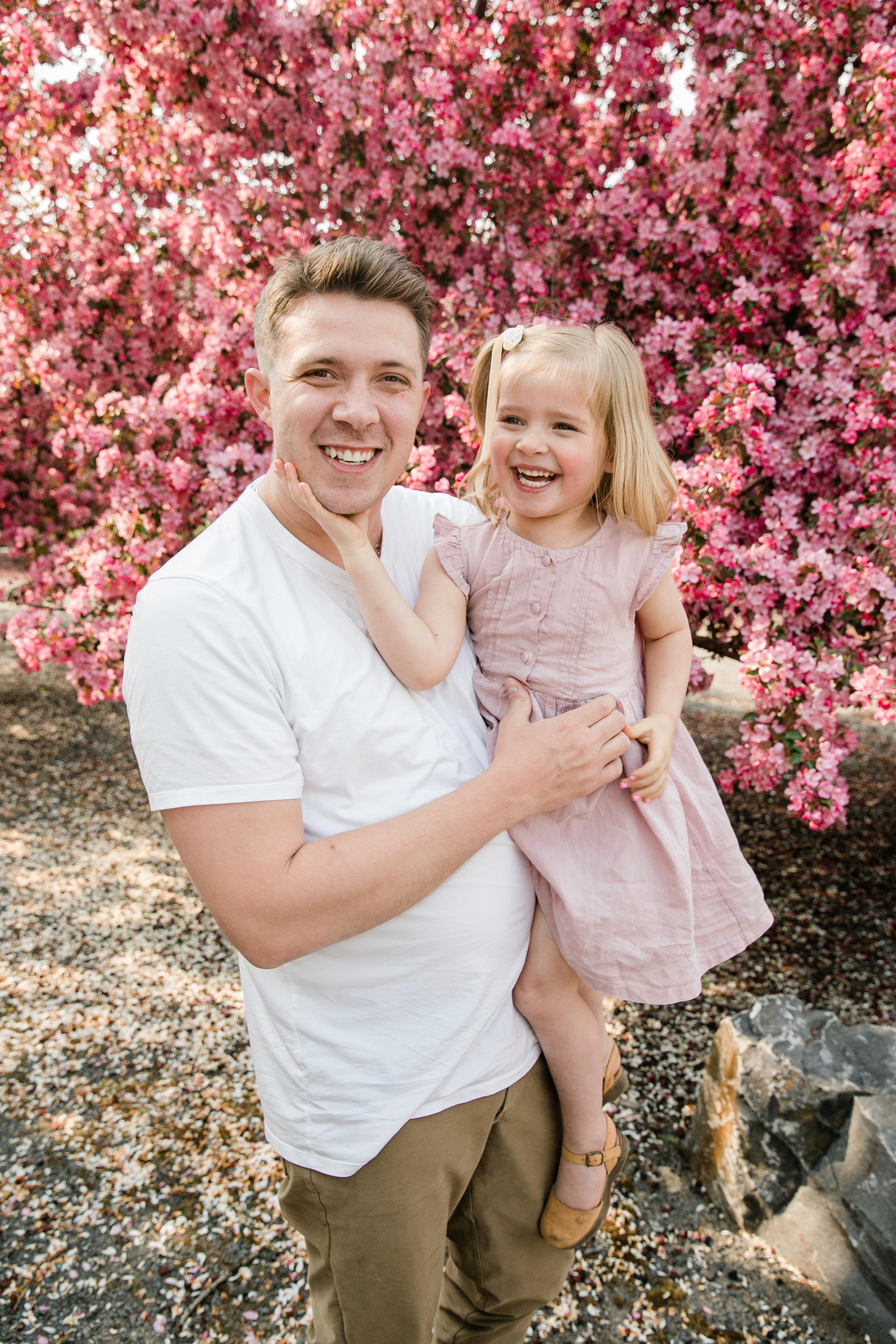 Pitchers Family Photos — Cherry Blossom. Fotografía accesible en Calgary