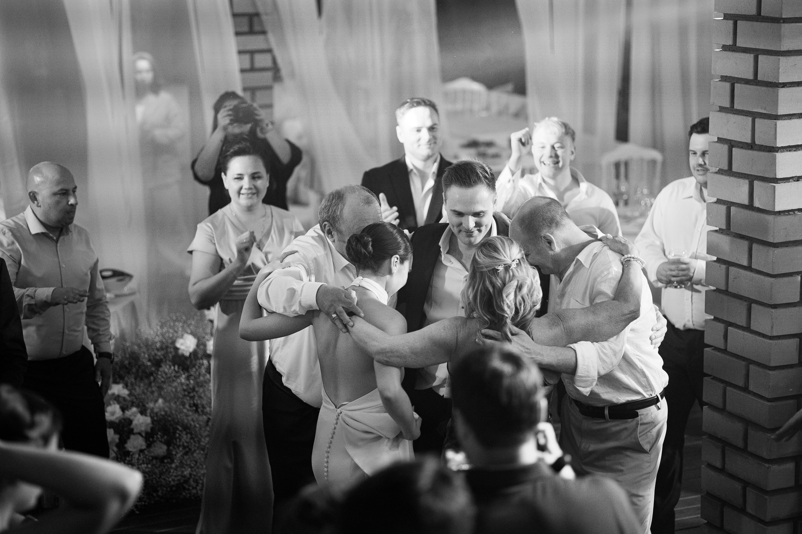 Thomas & Suyumbika. Главная