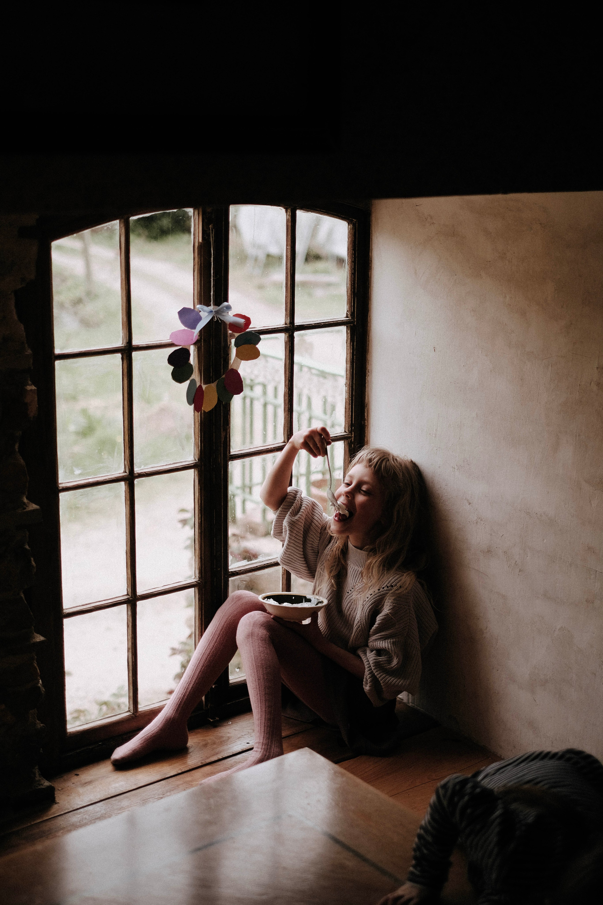 One year in a 500 years old house. Authentische Familienfotografie in Köln