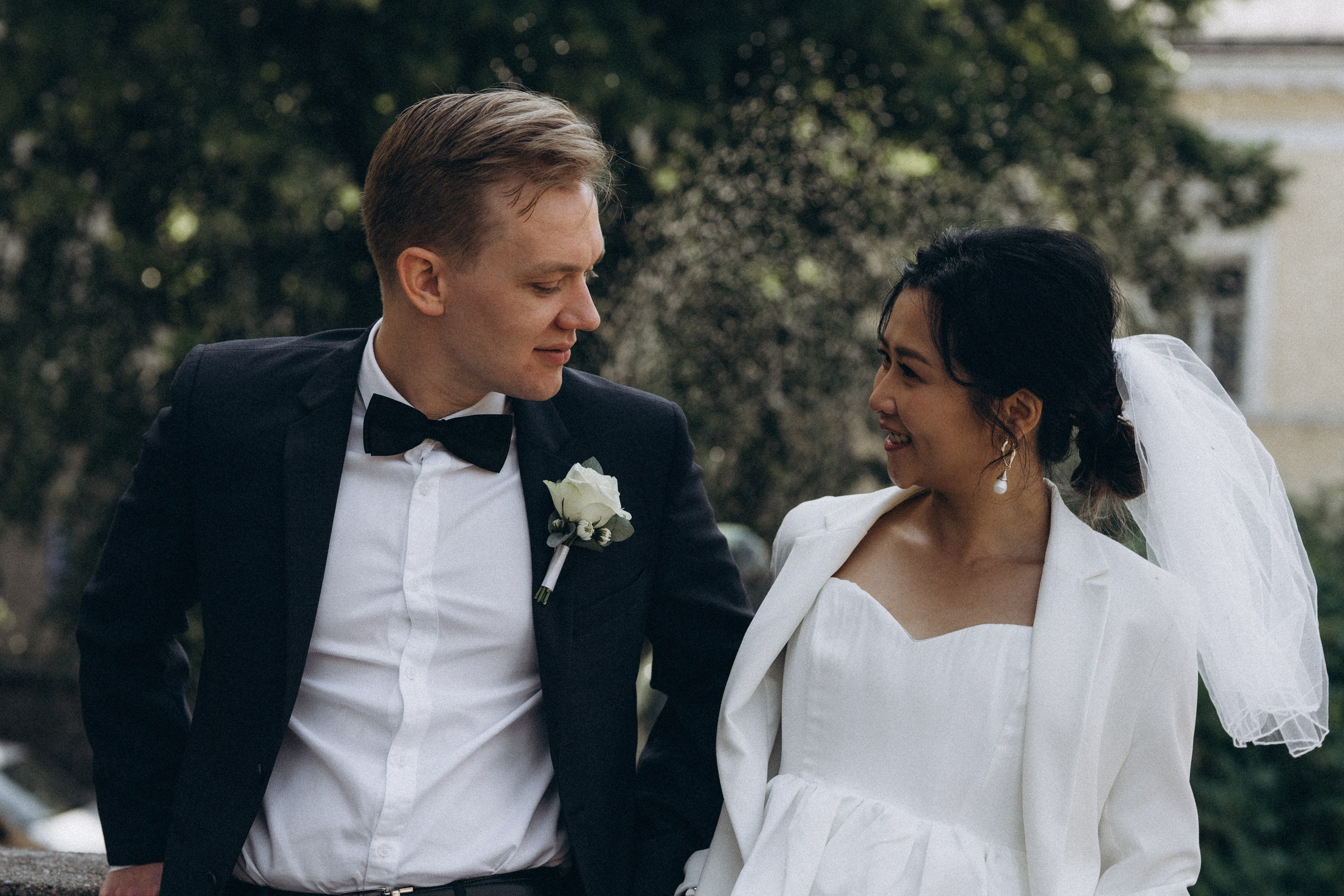 City wedding. Wedding and portrait photographer in Helsinki Vickan O