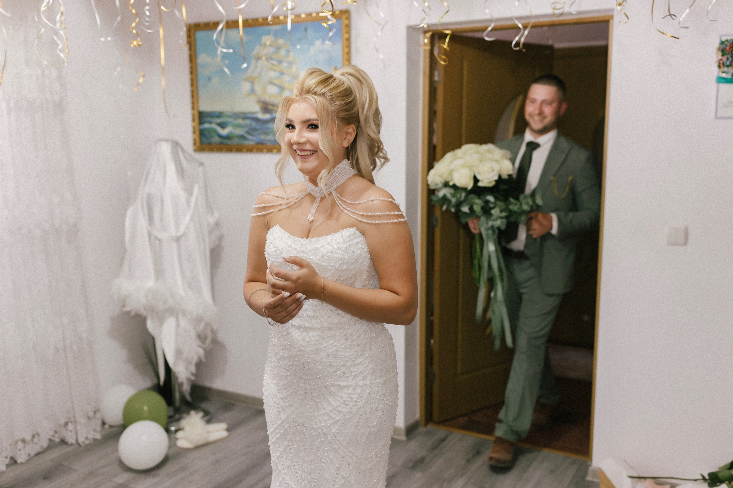 - mireasă Lavinia pregătire casa părintească Hârlău- mire Mihai pregătire Flămânzi cavalerii de onoare- fotograf nuntă Casa Jorovlea- ședință foto miri Mihai și Lavinia- nuntă elegantă Casa Jorovlea- fotografie de nuntă naturală România- domnișoare de onoare pregătire mireasă- emoții nuntă biserică- dansul mirilor Casa Jorovlea* fotograf profesionist nuntă Botoșani Iași* fotografie documentară de nuntă- familie și prieteni la nuntă- nași Mihai și Nicoleta nuntă- portret mireasă în lumină naturală- petrecere nuntă Casa Jorovlea- Nuntă Mihai și Lavinia – momente emoționante din ziua nunții, pregătirile mirilor în Hârlău și Flămânzi, ceremonia religioasă și ședința foto realizată de  AlinoFotoStudio -  Mireasa Lavinia în timpul pregătirilor la Hârlău-  Mihai pregătit de cavalerii de onoare în Flămânzi - Ceremonia religioasă a mirilor Mihai și Lavinia-Ședință foto romantică de nuntă Mihai și Lavinia - Dansul mirilor la petrecerea de nuntă -  fotograf nuntă Iași-  fotograf nuntă Botoșani- wedding photography Romania- AlinoFotoStudio - AlinoFotoStudio - Alin Chirilă fotograf - fotograf Botoșani - fotograf Iași - fotograf Hârlău - fotograf Bacău - fotograf Suceava - fotograf București - fotograf Neamț - servicii foto video - fotograf evenimente - fotograf nuntă - fotograf botez - wedding photographer Romania - ședință foto nuntă - fotografie de eveniment - wedding photography - fotografie profesională - fotograf profesionist România- povestitor prin fotografie, servicii foto - video -profesionale
