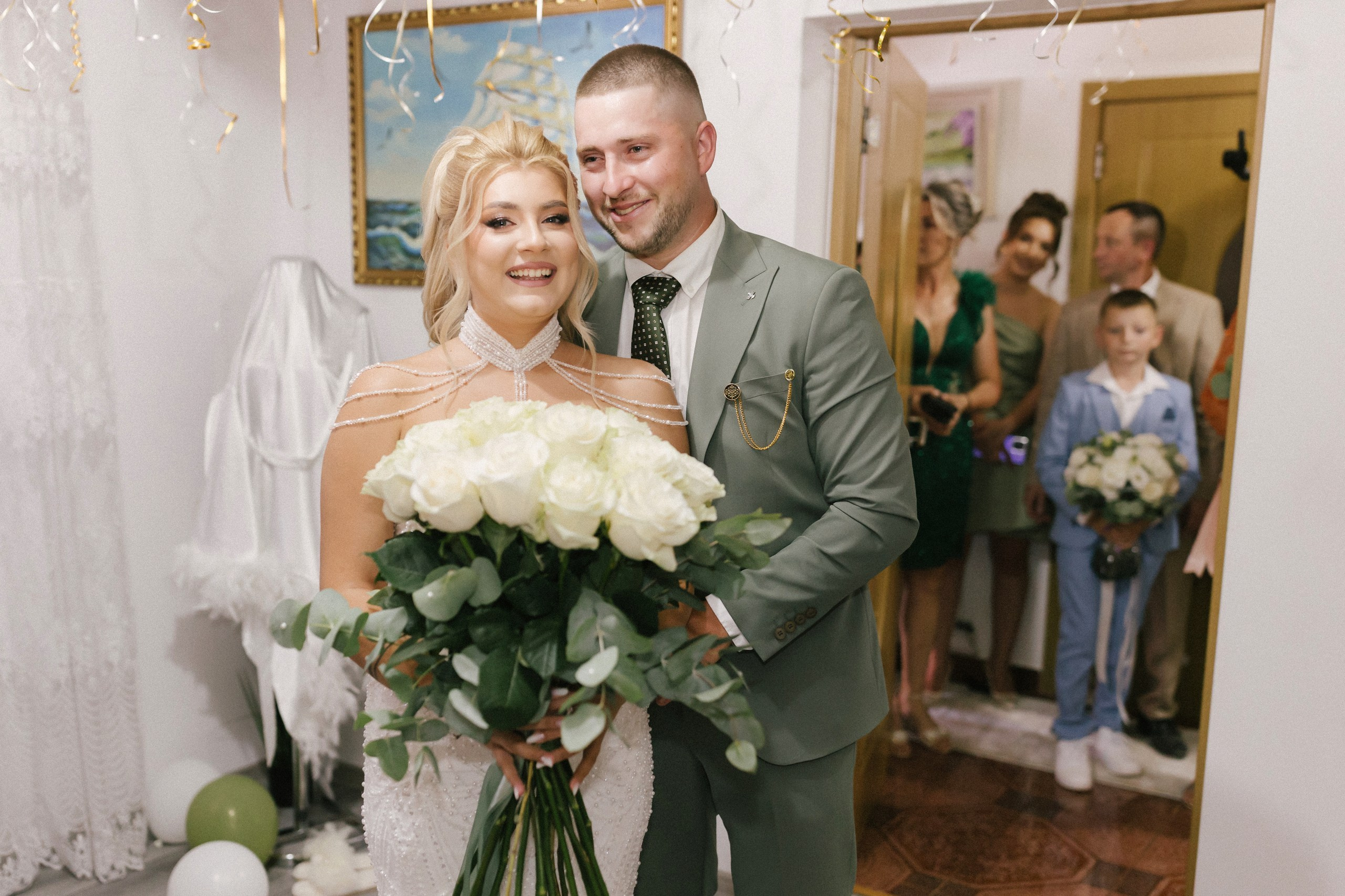 - mireasă Lavinia pregătire casa părintească Hârlău- mire Mihai pregătire Flămânzi cavalerii de onoare- fotograf nuntă Casa Jorovlea- ședință foto miri Mihai și Lavinia- nuntă elegantă Casa Jorovlea- fotografie de nuntă naturală România- domnișoare de onoare pregătire mireasă- emoții nuntă biserică- dansul mirilor Casa Jorovlea* fotograf profesionist nuntă Botoșani Iași* fotografie documentară de nuntă- familie și prieteni la nuntă- nași Mihai și Nicoleta nuntă- portret mireasă în lumină naturală- petrecere nuntă Casa Jorovlea- Nuntă Mihai și Lavinia – momente emoționante din ziua nunții, pregătirile mirilor în Hârlău și Flămânzi, ceremonia religioasă și ședința foto realizată de  AlinoFotoStudio -  Mireasa Lavinia în timpul pregătirilor la Hârlău-  Mihai pregătit de cavalerii de onoare în Flămânzi - Ceremonia religioasă a mirilor Mihai și Lavinia-Ședință foto romantică de nuntă Mihai și Lavinia - Dansul mirilor la petrecerea de nuntă -  fotograf nuntă Iași-  fotograf nuntă Botoșani- wedding photography Romania- AlinoFotoStudio - AlinoFotoStudio - Alin Chirilă fotograf - fotograf Botoșani - fotograf Iași - fotograf Hârlău - fotograf Bacău - fotograf Suceava - fotograf București - fotograf Neamț - servicii foto video - fotograf evenimente - fotograf nuntă - fotograf botez - wedding photographer Romania - ședință foto nuntă - fotografie de eveniment - wedding photography - fotografie profesională - fotograf profesionist România- povestitor prin fotografie, servicii foto - video -profesionale