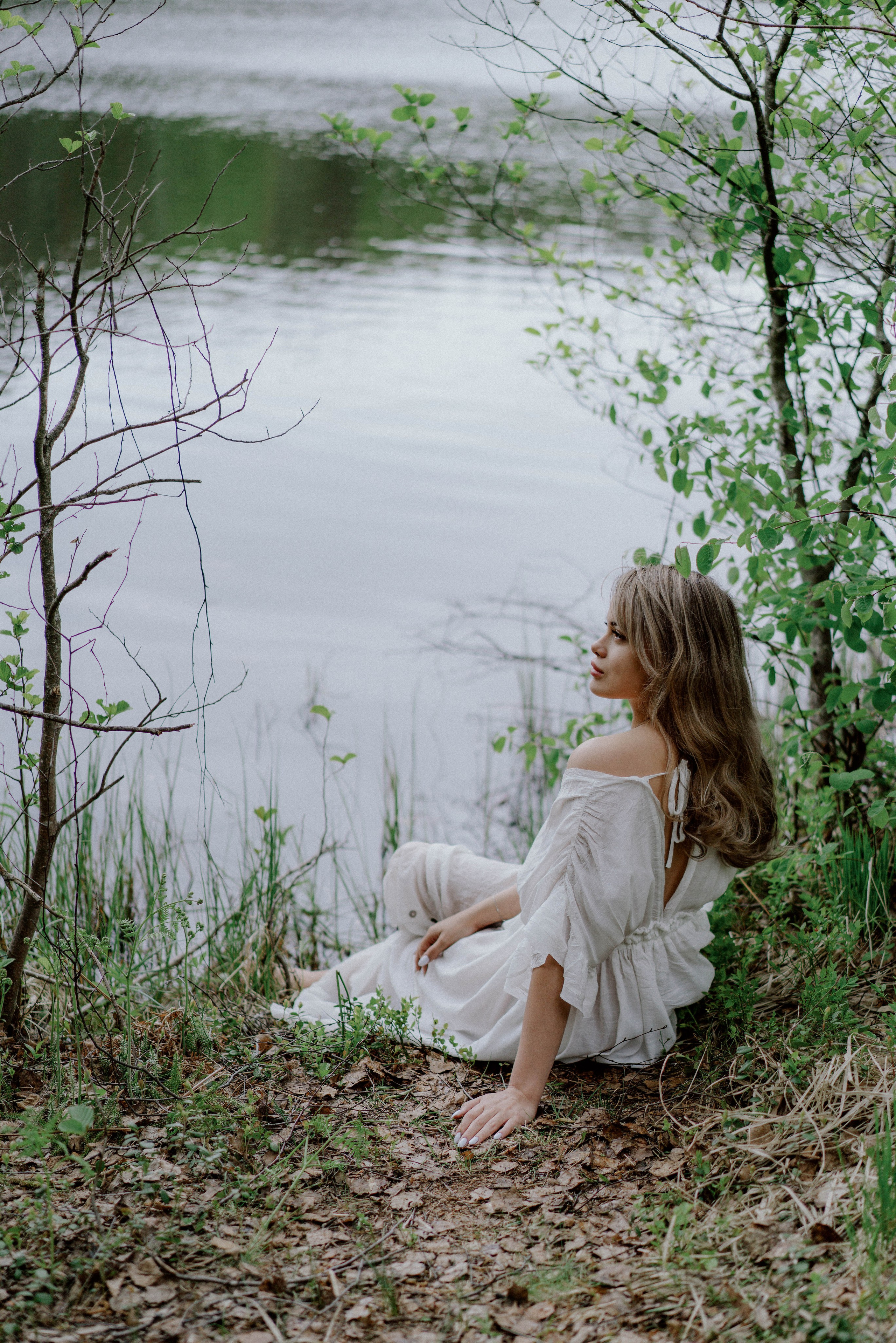 Julia in the pond. Videographer and photographer in New York // MAKAROV.VIDEO