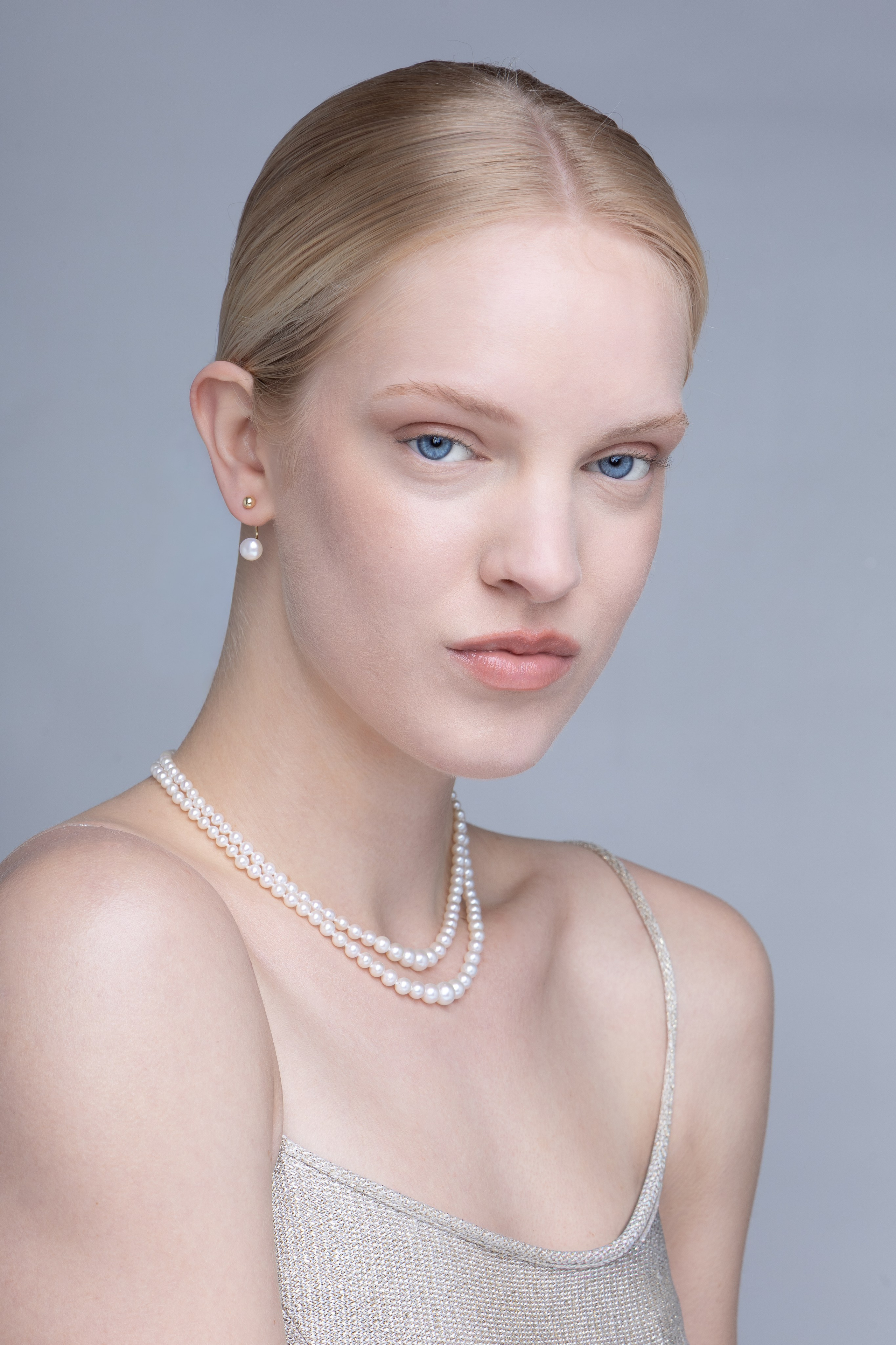 Seance photo studio Tarn , Photographie de mode et bijoux : jeune femme en studio à Alb