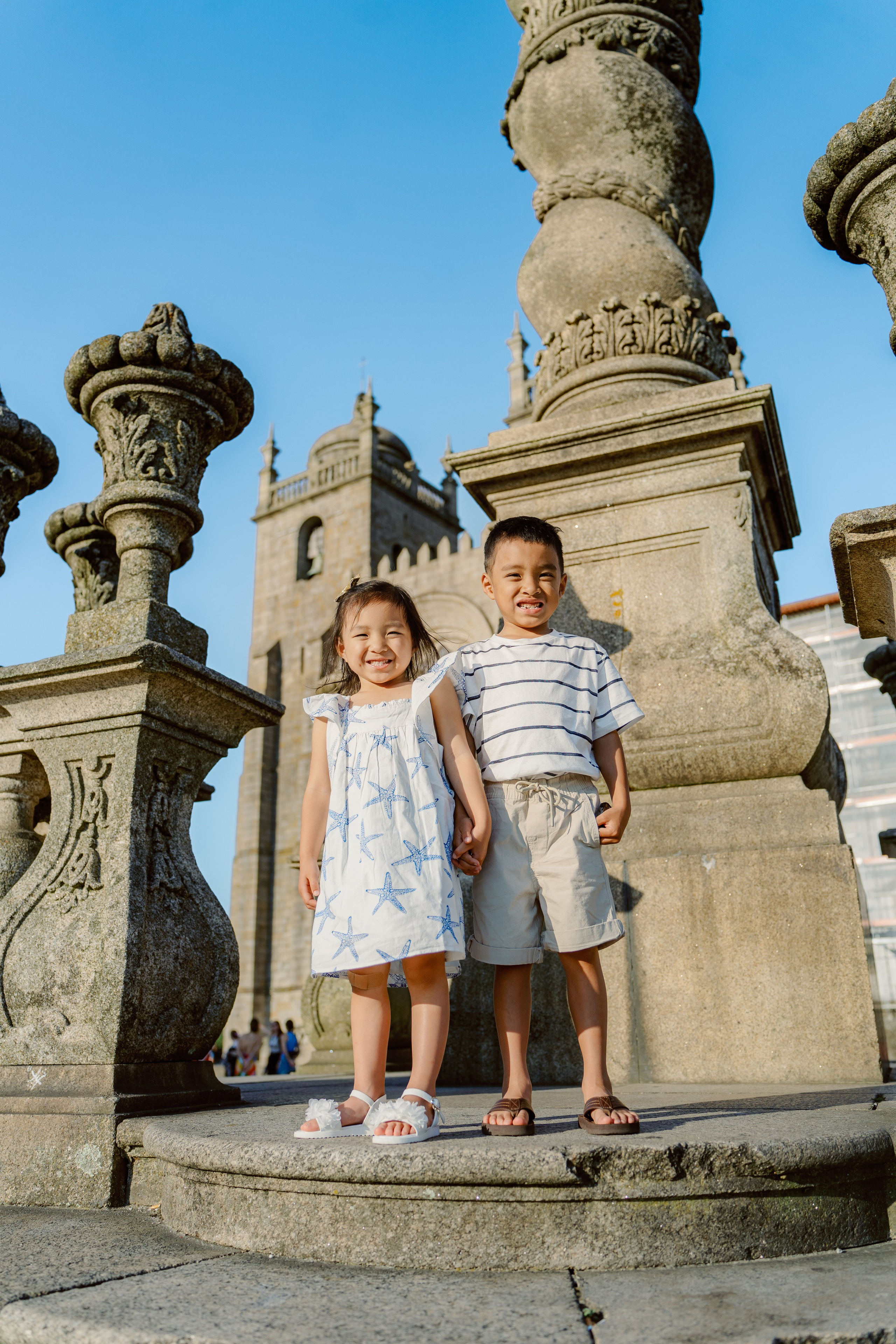 Family photo shoot in Porto. Photographer in Portugal Polina Gotovaya