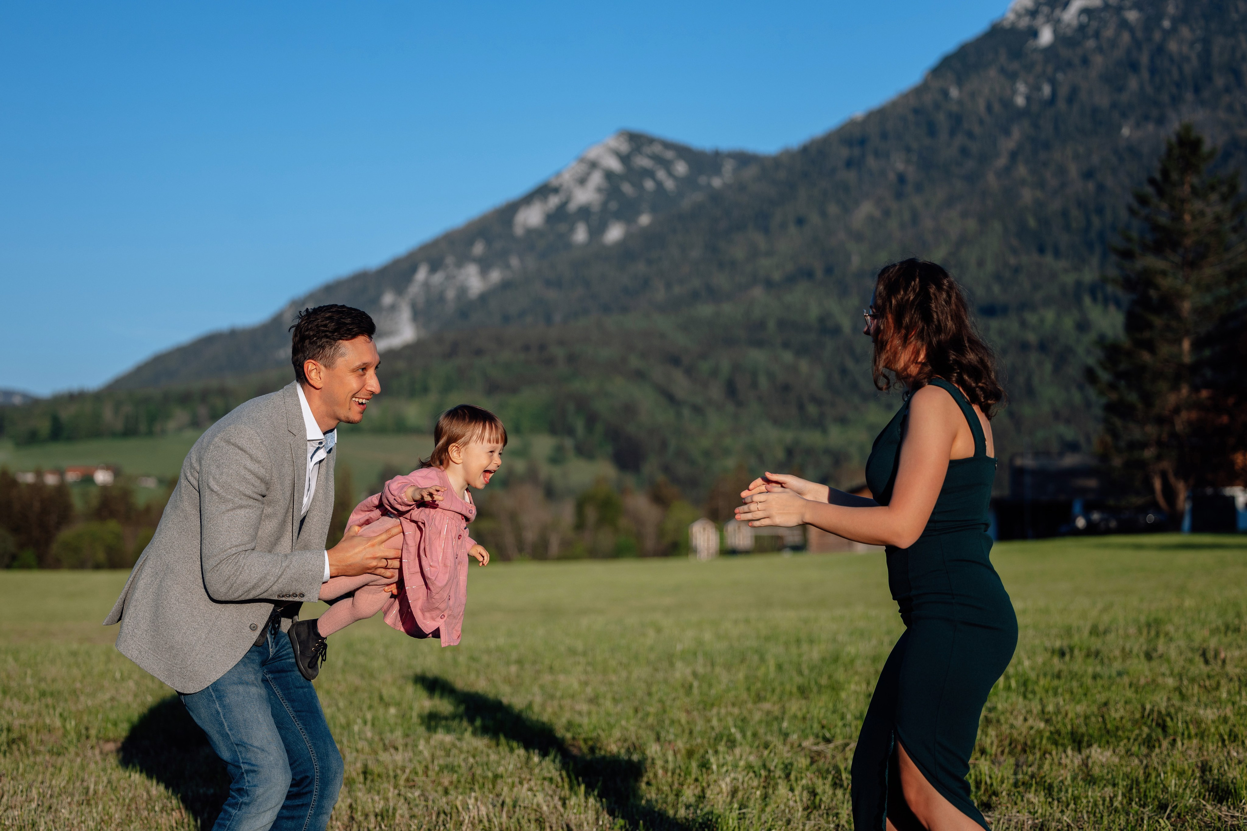 In der Nähe der Berge (bei Ruhpolding). Hochzeitsfotograf München Taufe Familienfotograf Tanja Mauke
