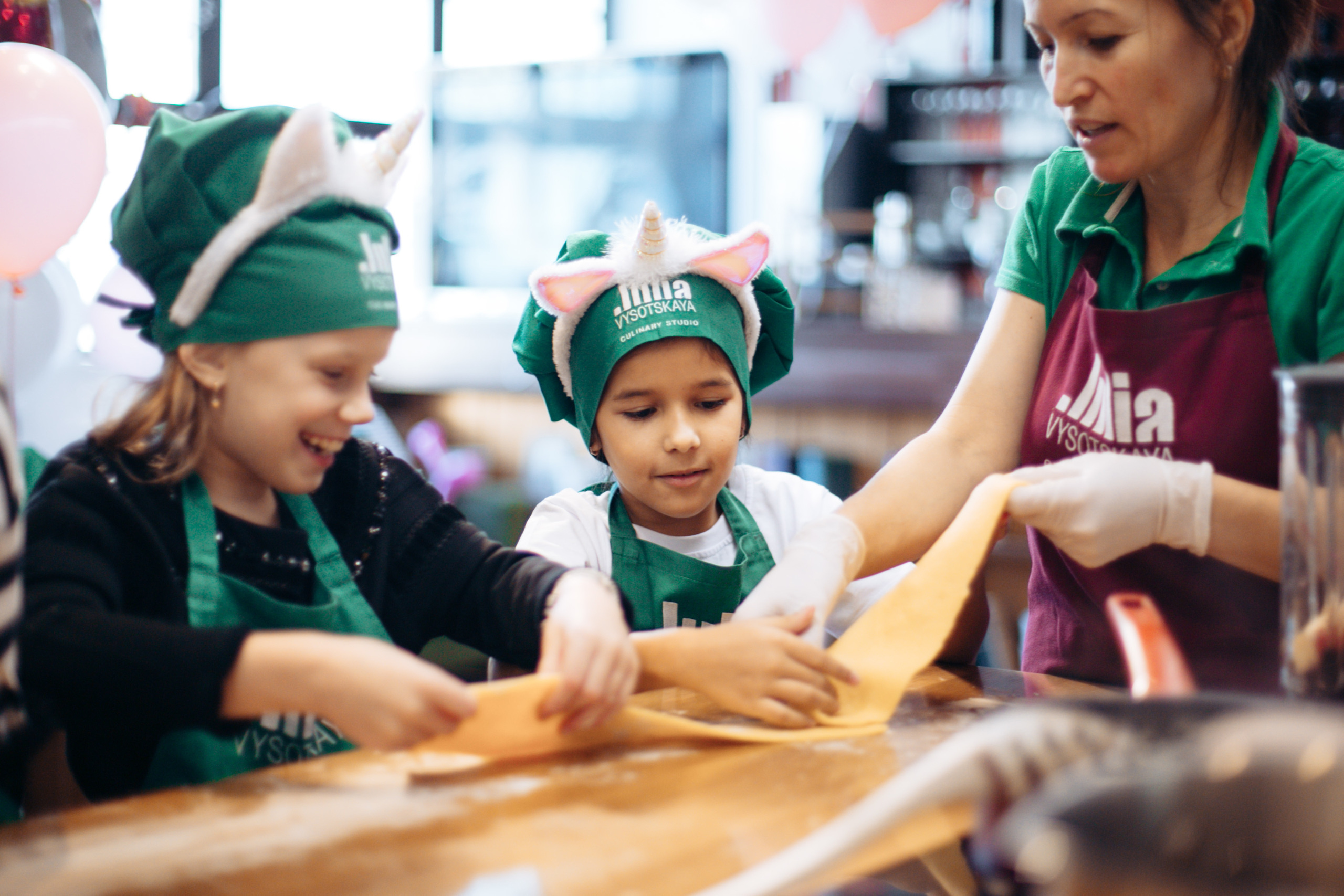 The kitchen studio of Y. Vysotskaya. Kids birthday. Photographer Vlad Boytsoff