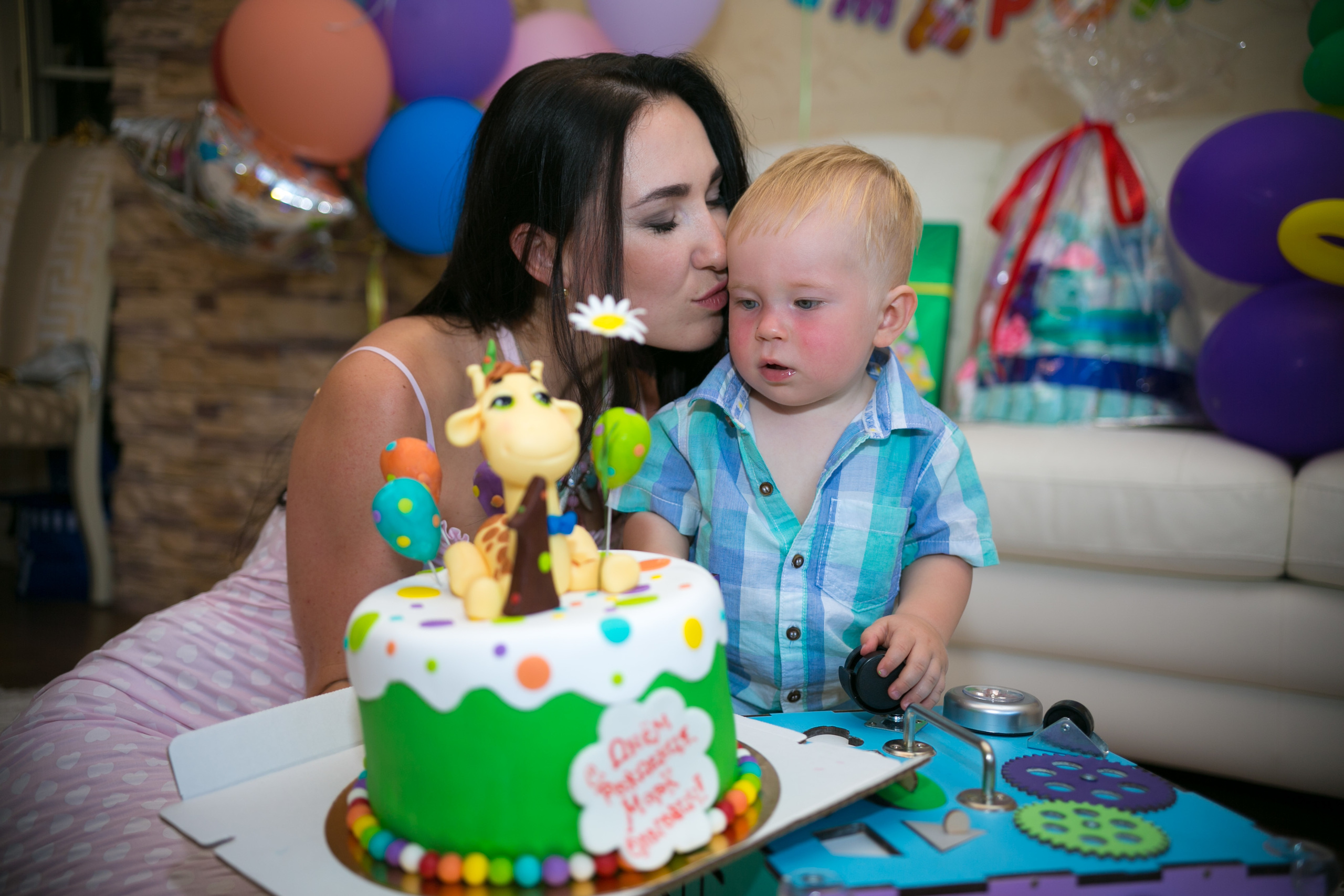 Kids birthday at home. Photographer Vlad Boytsoff