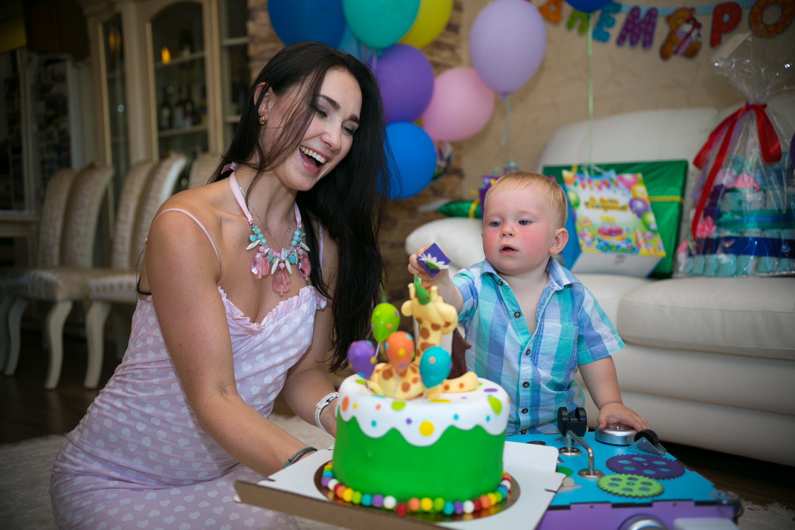 Kids birthday at home. Photographer Vlad Boytsoff