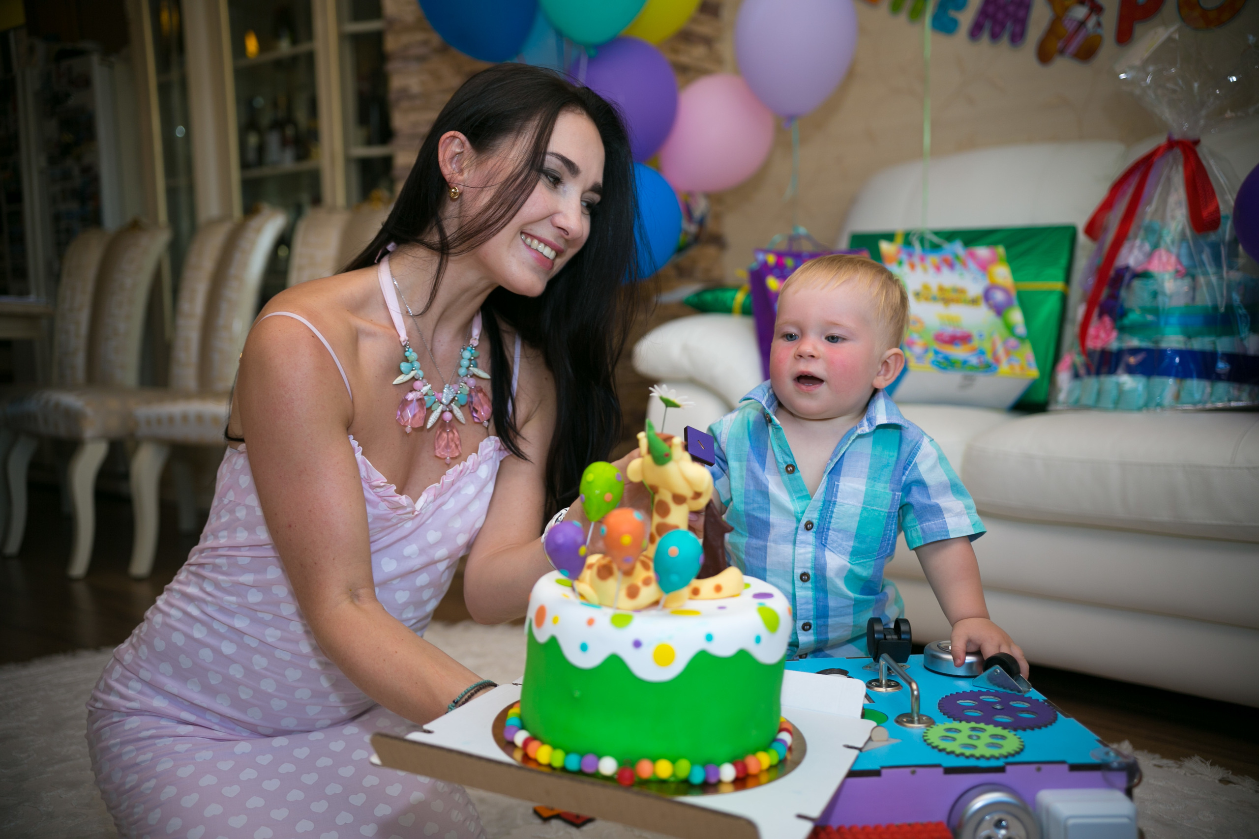 Kids birthday at home. Photographer Vlad Boytsoff