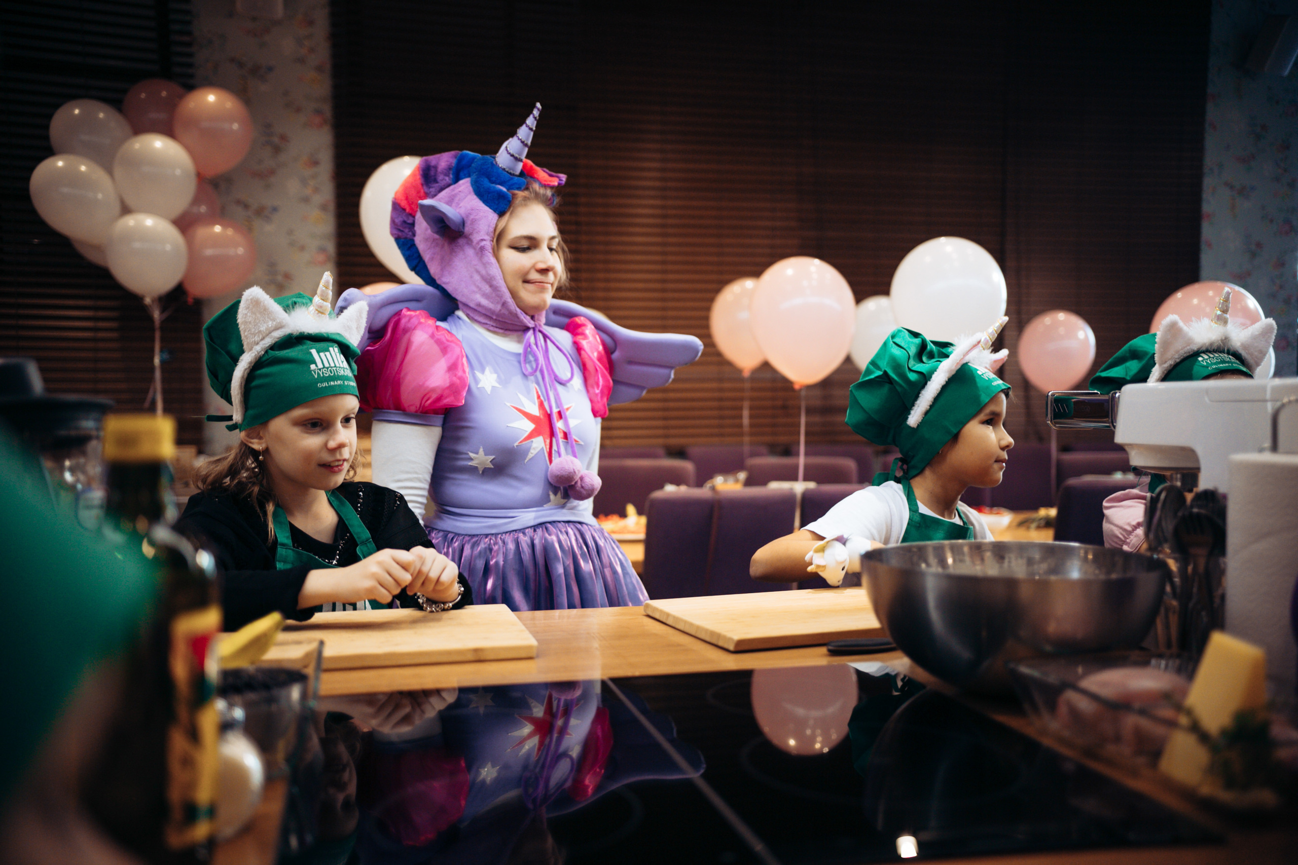 The kitchen studio of Y. Vysotskaya. Kids birthday. Photographer Vlad Boytsoff