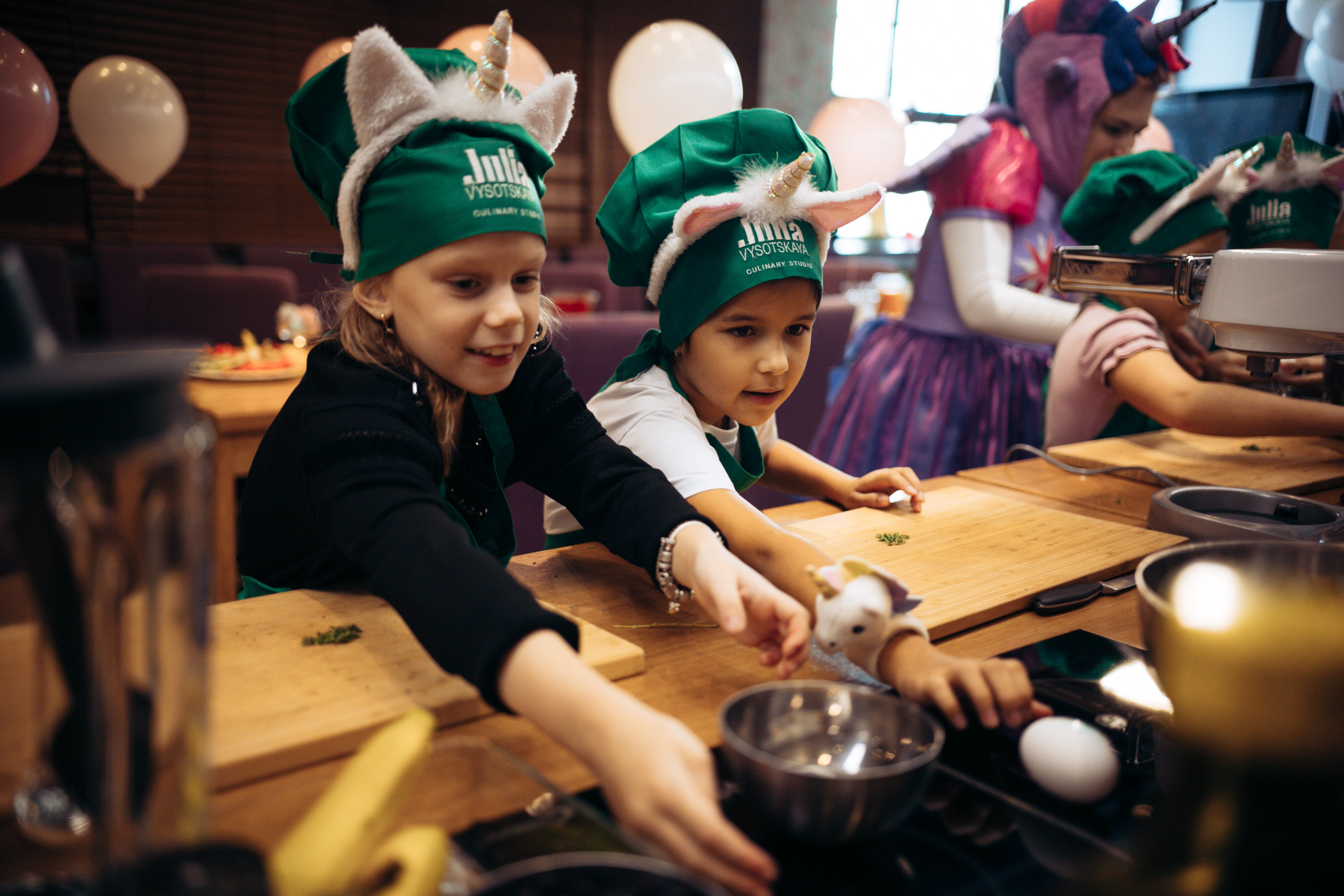 The kitchen studio of Y. Vysotskaya. Kids birthday. Photographer Vlad Boytsoff