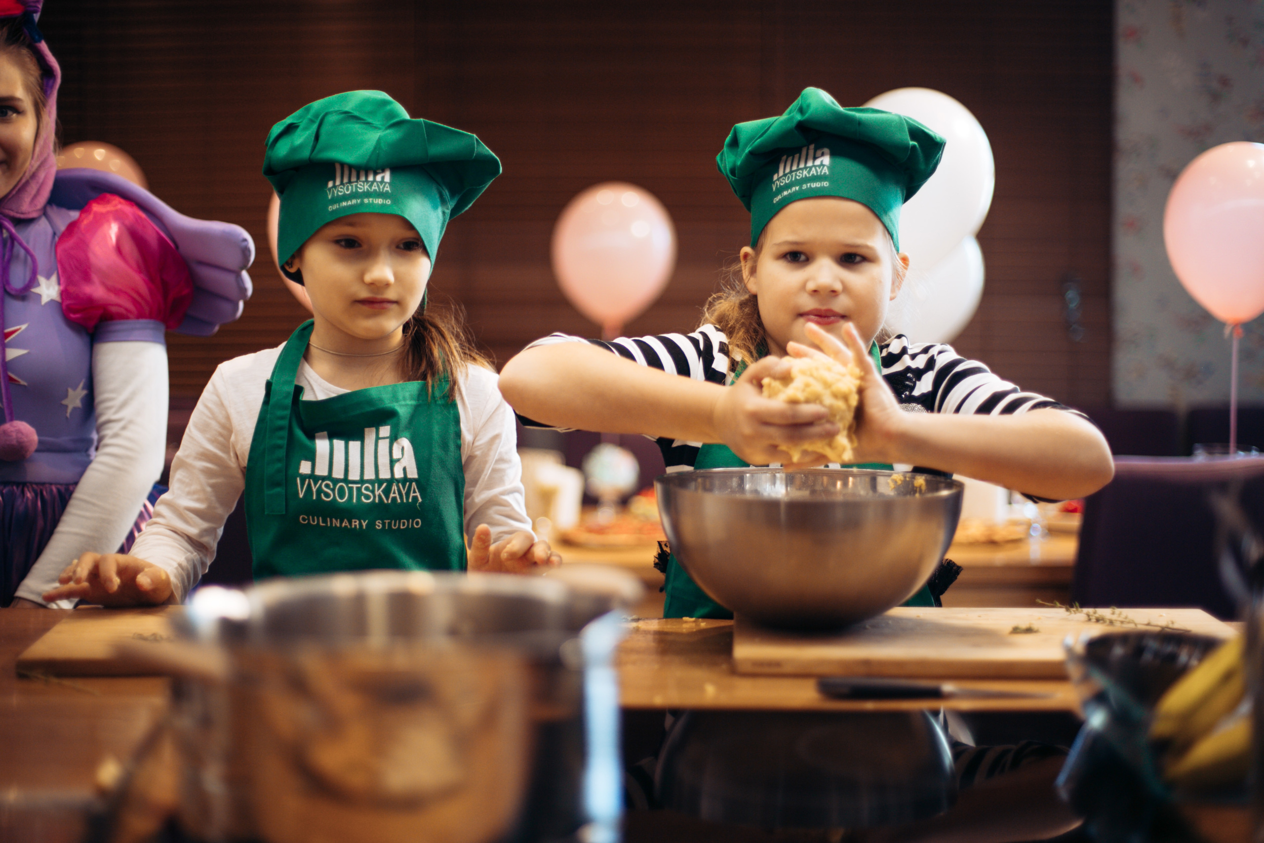 The kitchen studio of Y. Vysotskaya. Kids birthday. Photographer Vlad Boytsoff