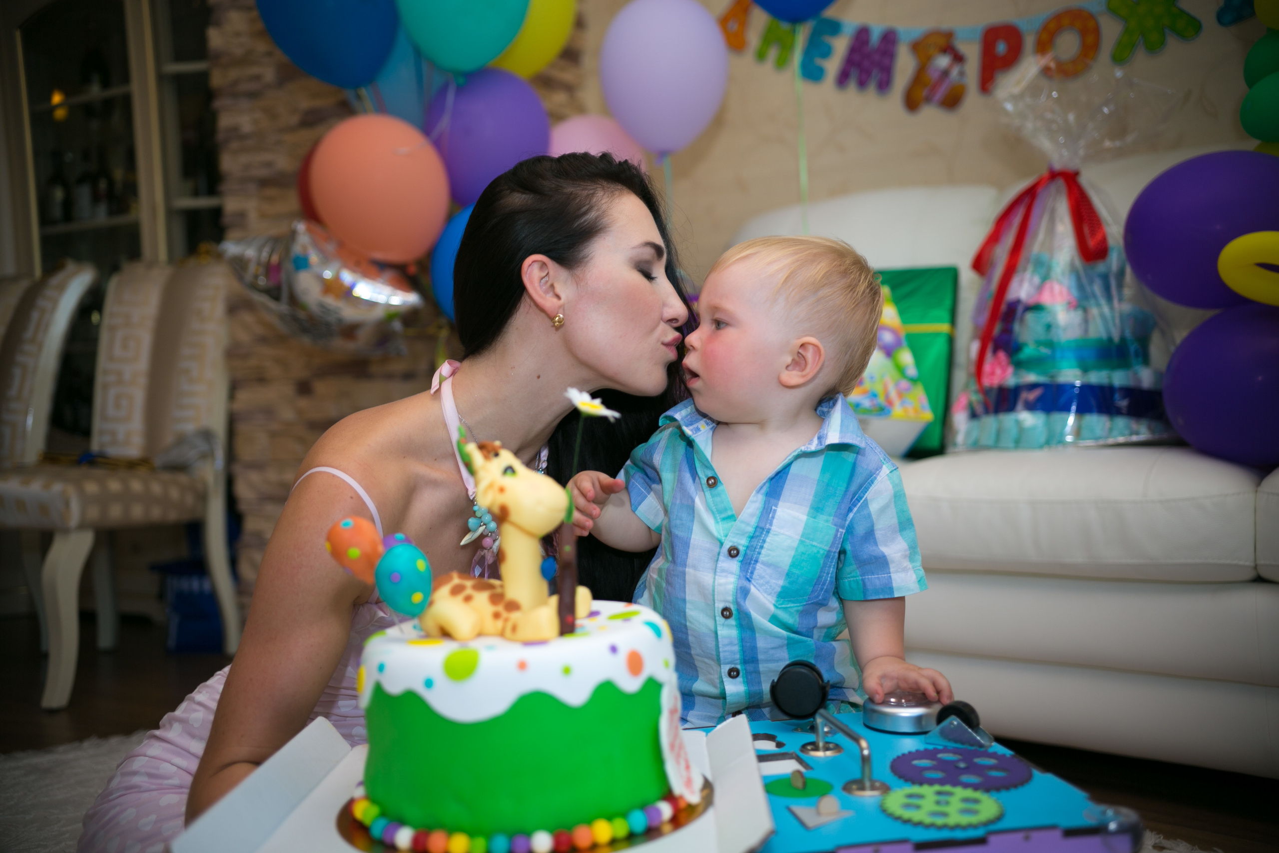 Kids birthday at home. Photographer Vlad Boytsoff
