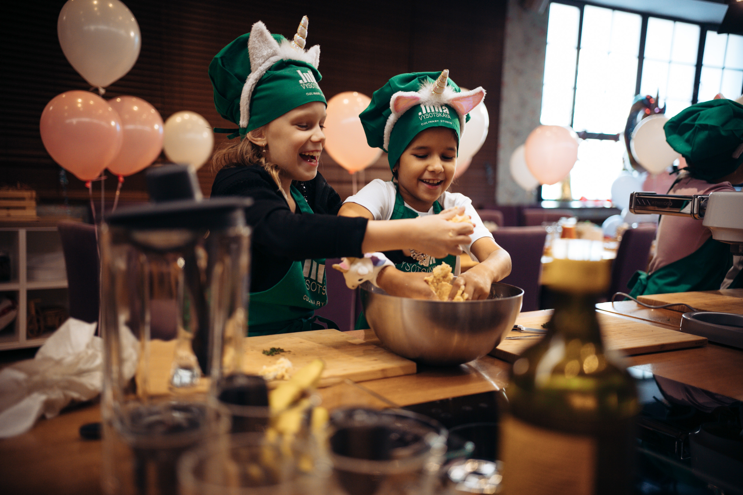 The kitchen studio of Y. Vysotskaya. Kids birthday. Photographer Vlad Boytsoff