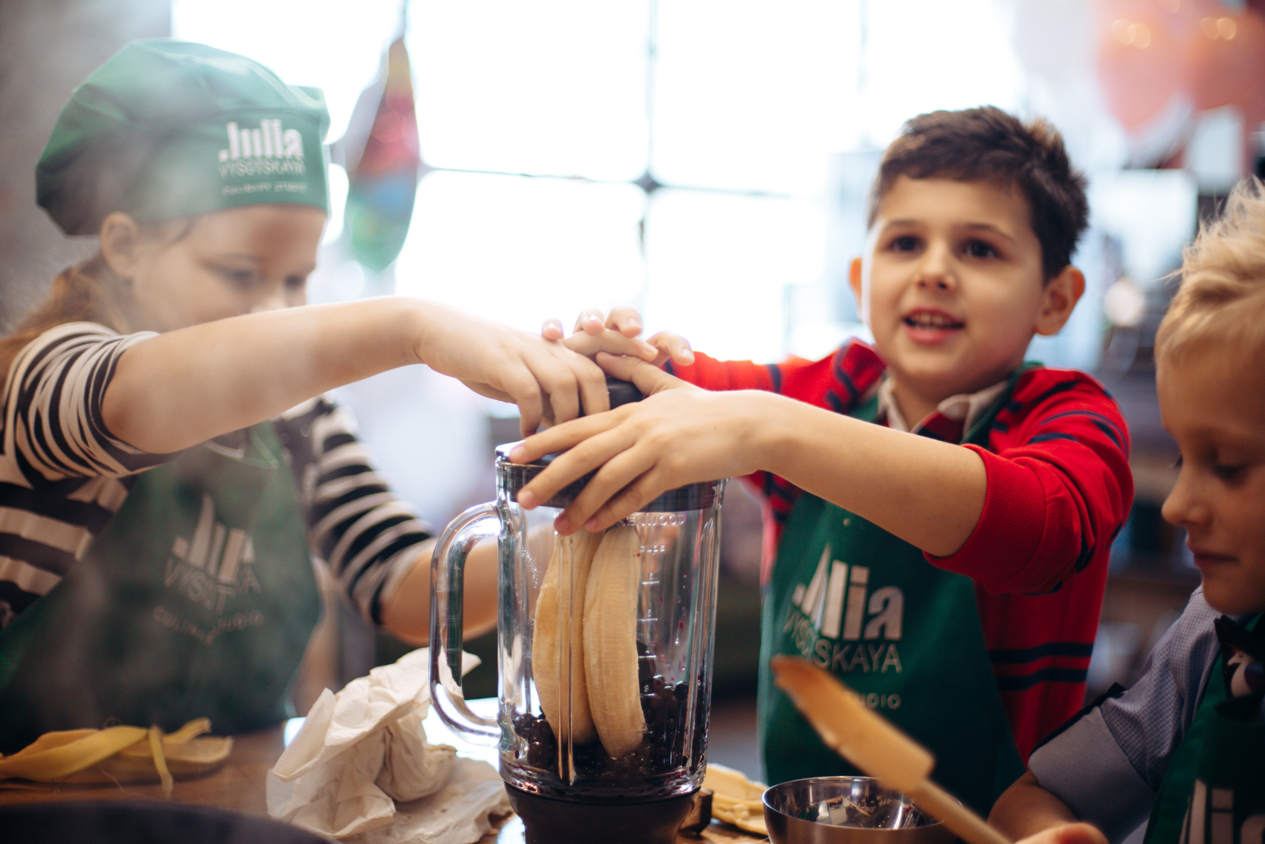 The kitchen studio of Y. Vysotskaya. Kids birthday. Photographer Vlad Boytsoff