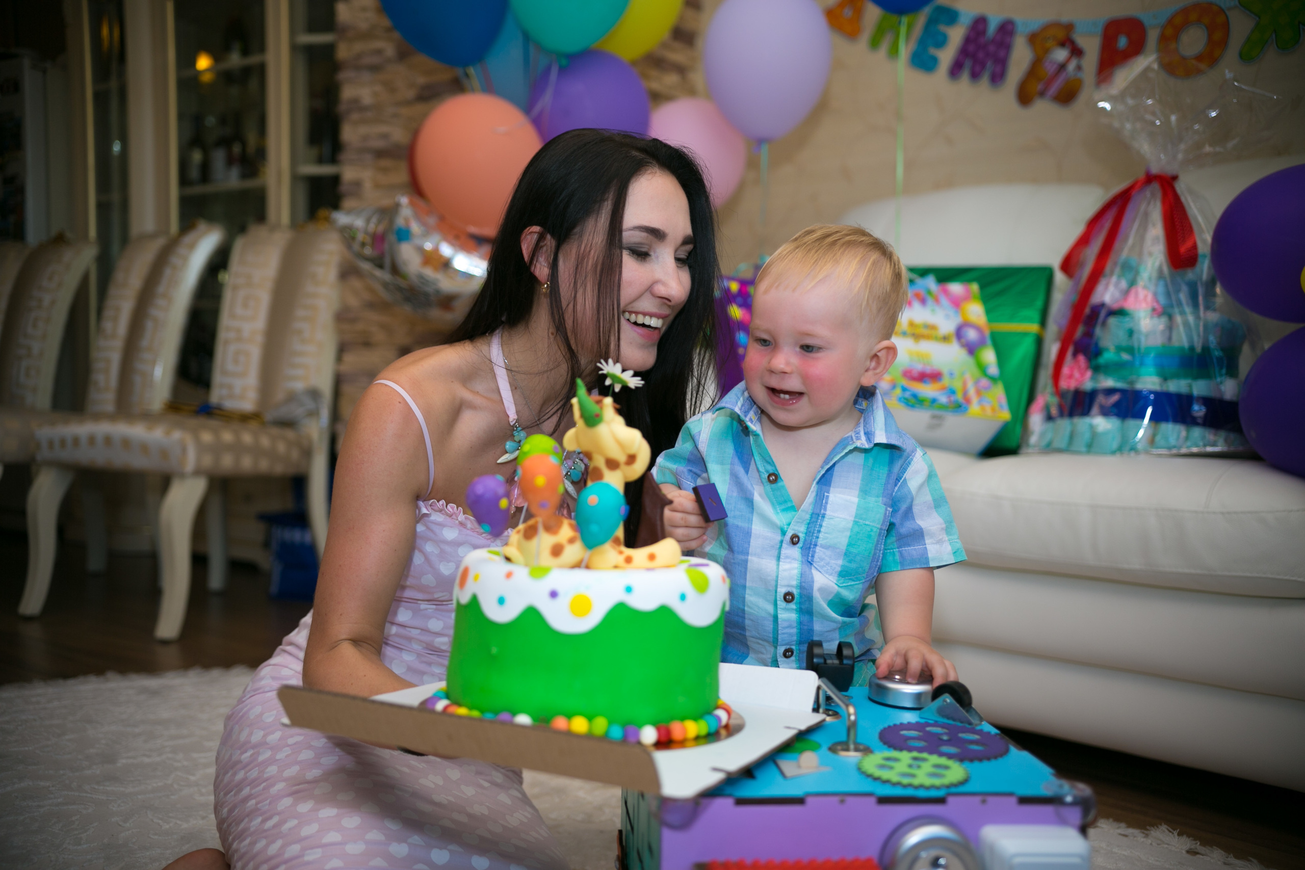 Kids birthday at home. Photographer Vlad Boytsoff