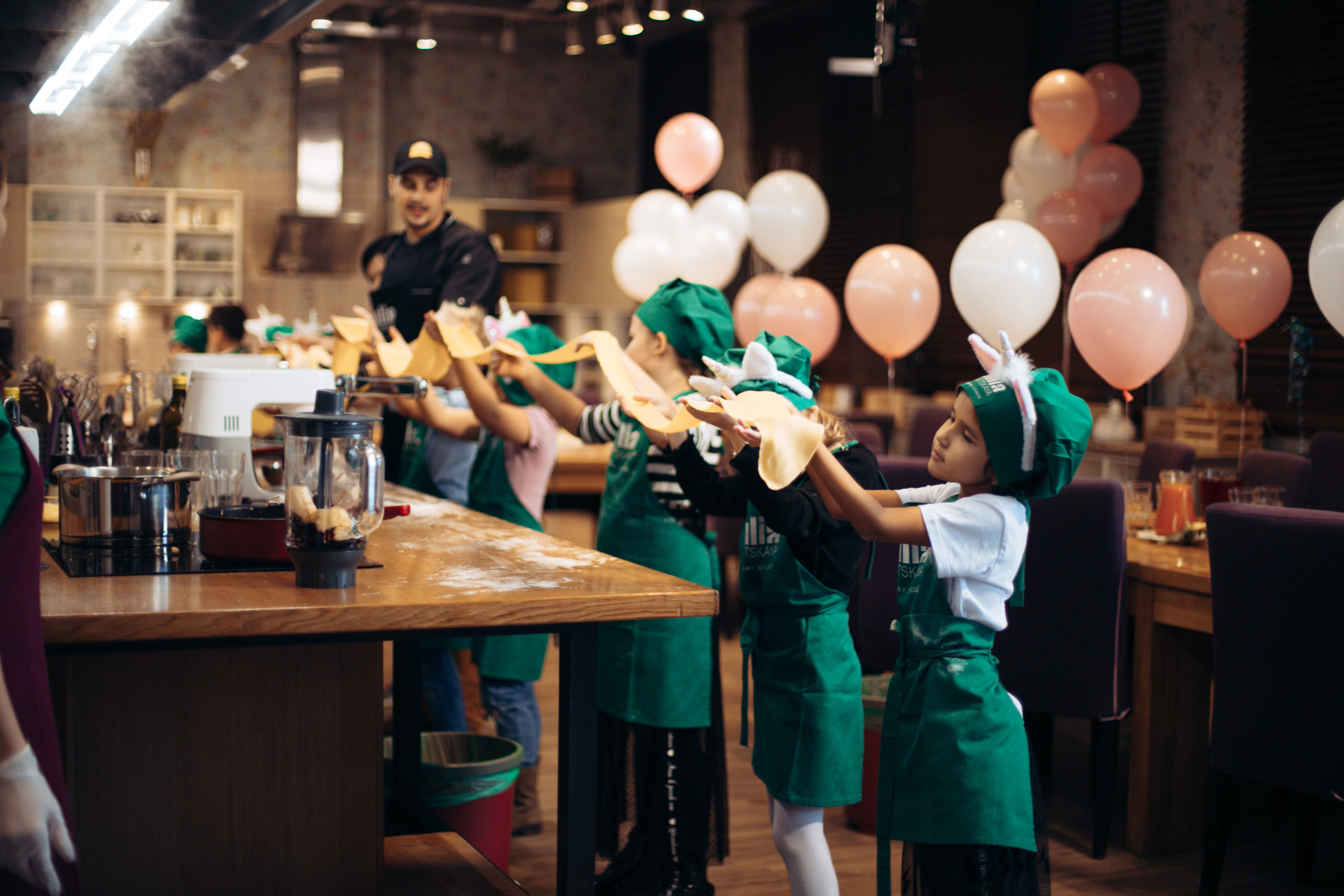 The kitchen studio of Y. Vysotskaya. Kids birthday. Photographer Vlad Boytsoff