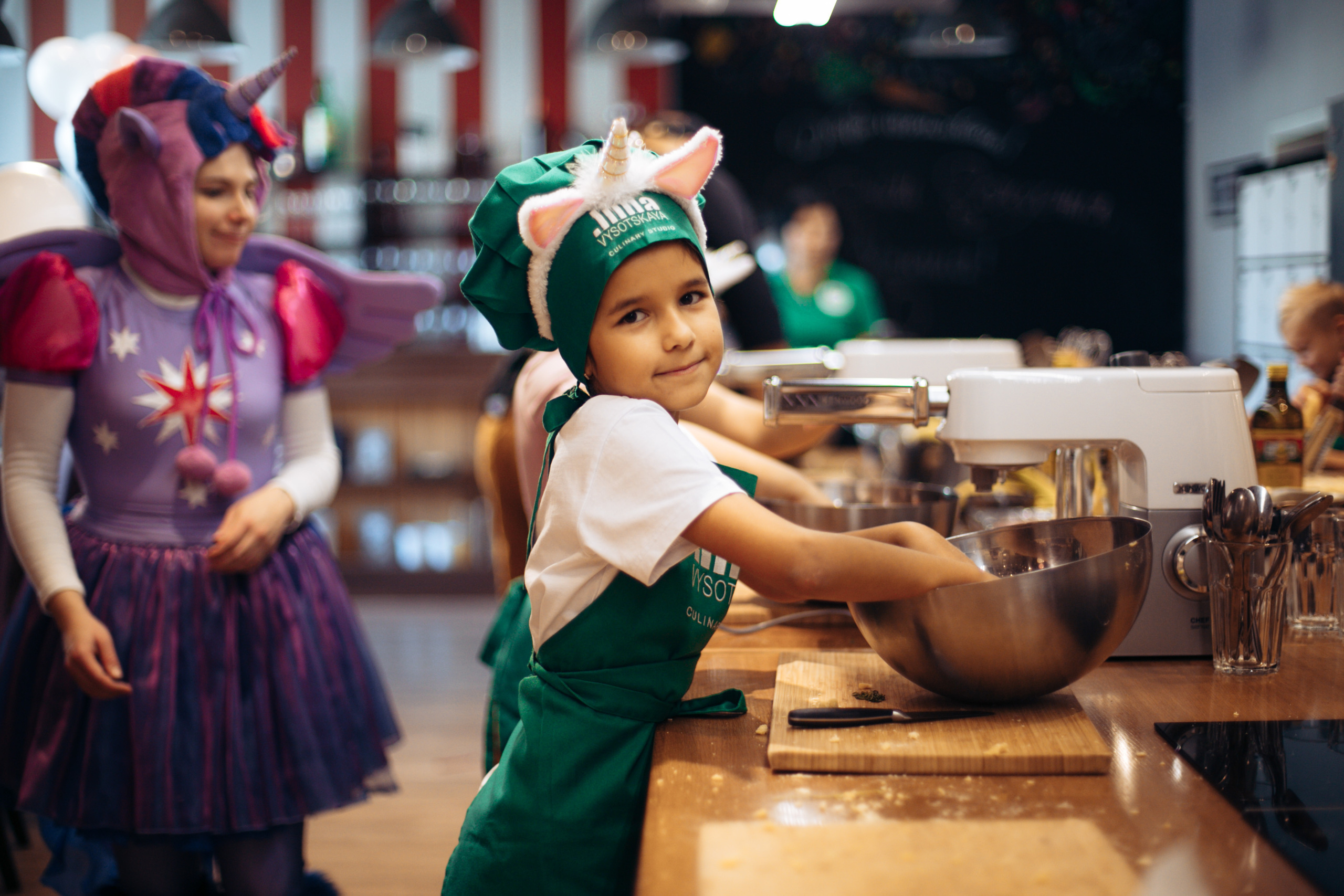 The kitchen studio of Y. Vysotskaya. Kids birthday. Photographer Vlad Boytsoff