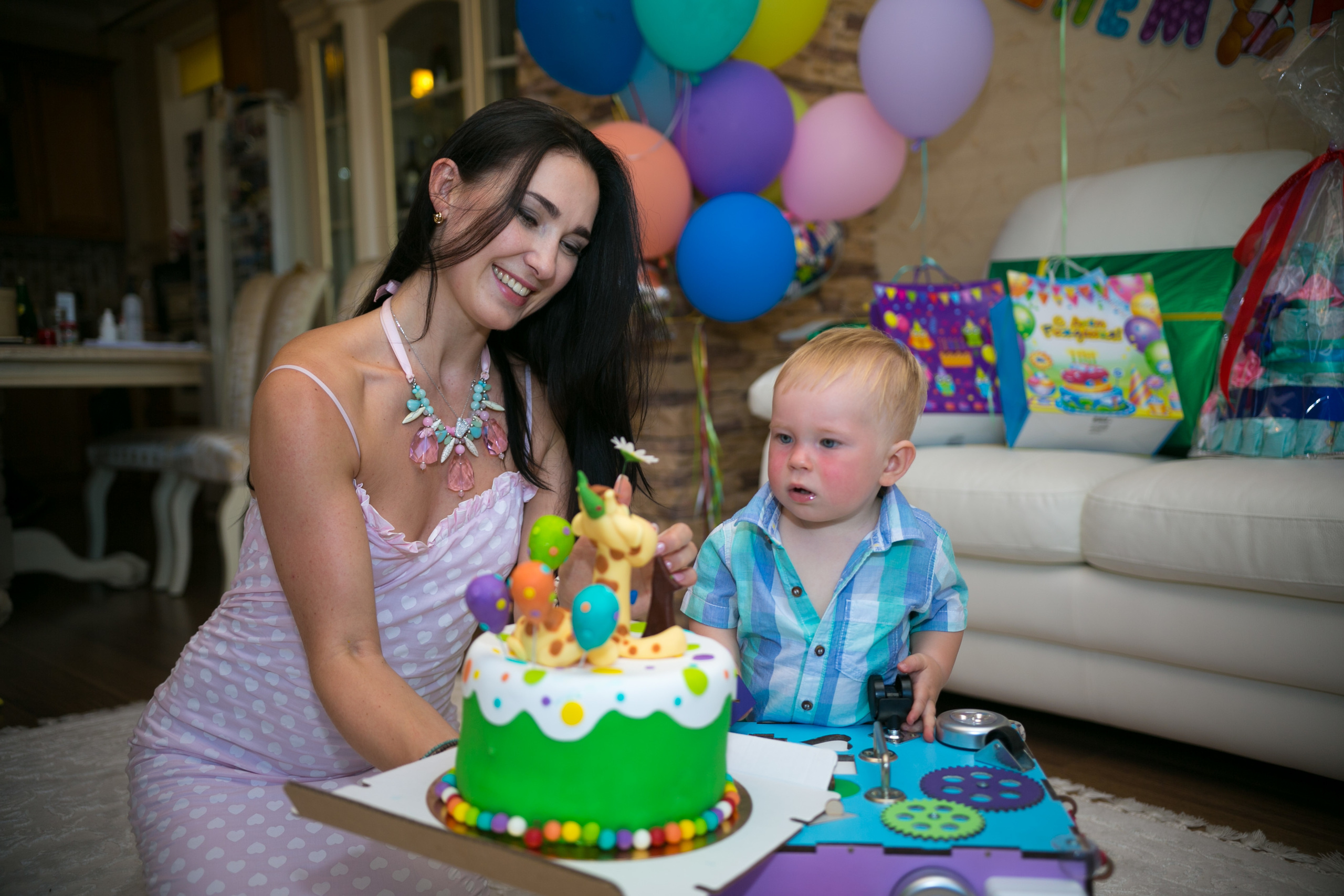 Kids birthday at home. Photographer Vlad Boytsoff