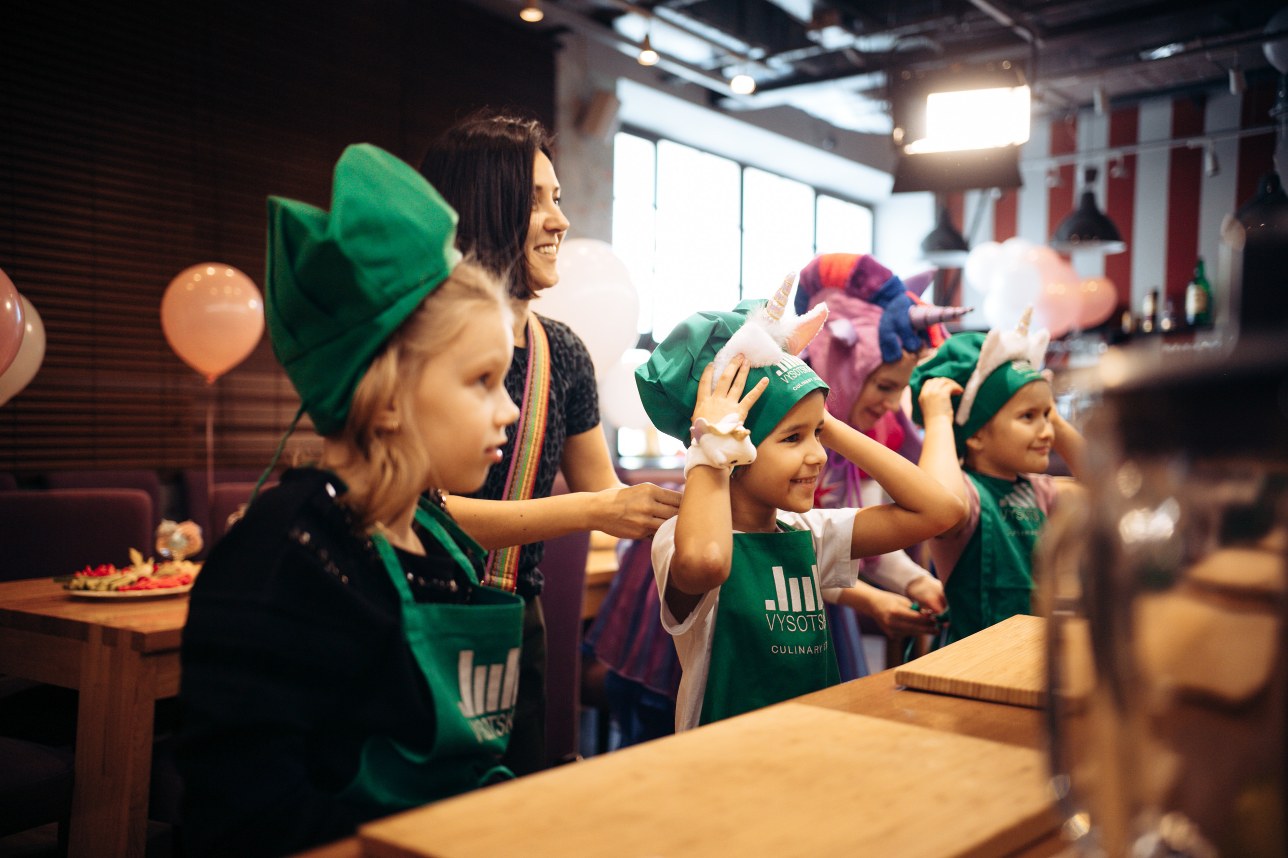 The kitchen studio of Y. Vysotskaya. Kids birthday. Photographer Vlad Boytsoff