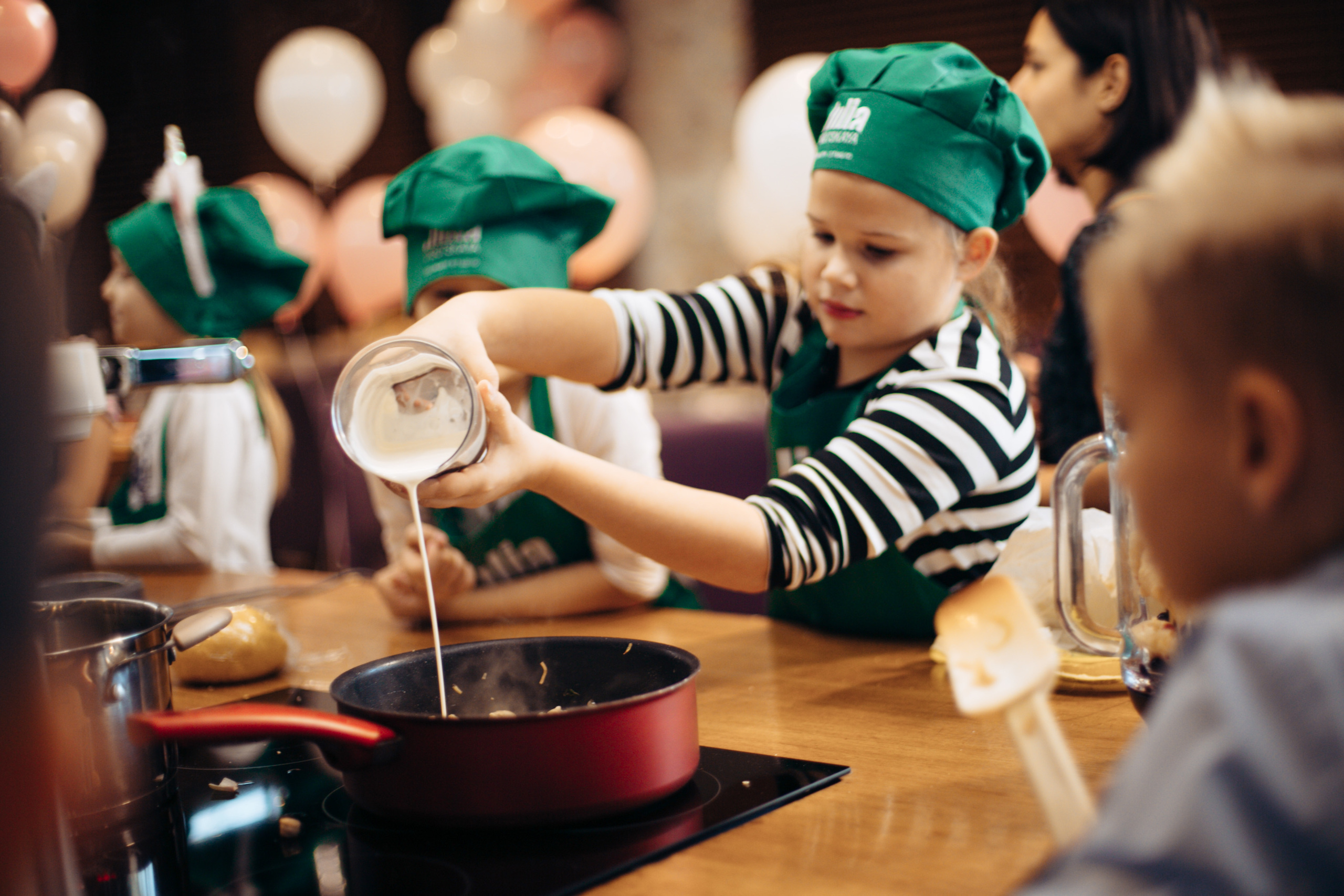 The kitchen studio of Y. Vysotskaya. Kids birthday. Photographer Vlad Boytsoff