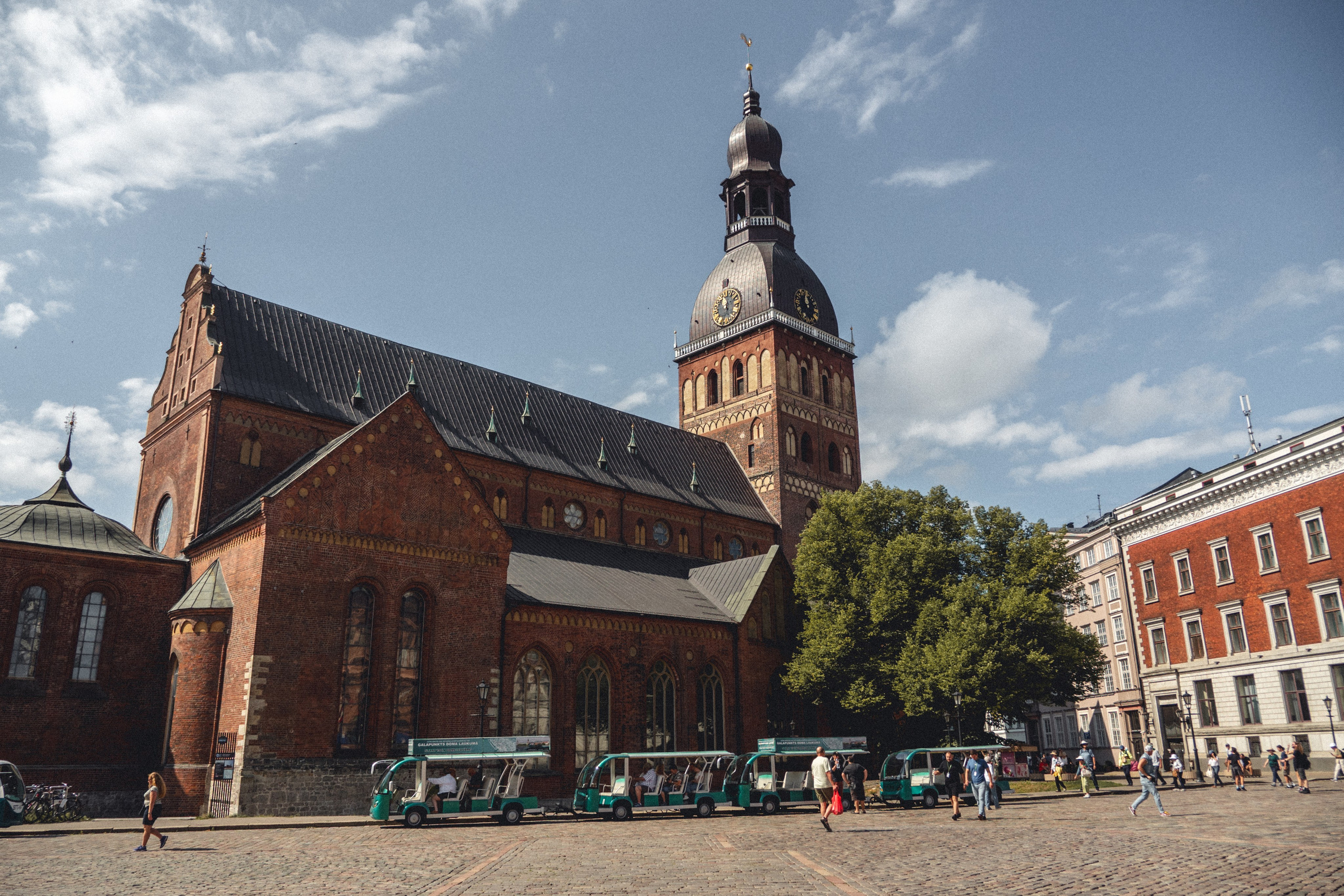 Voyage à Riga. Photographe sur Cote d’Azur. Portraits de familles, couples, enfants, événements