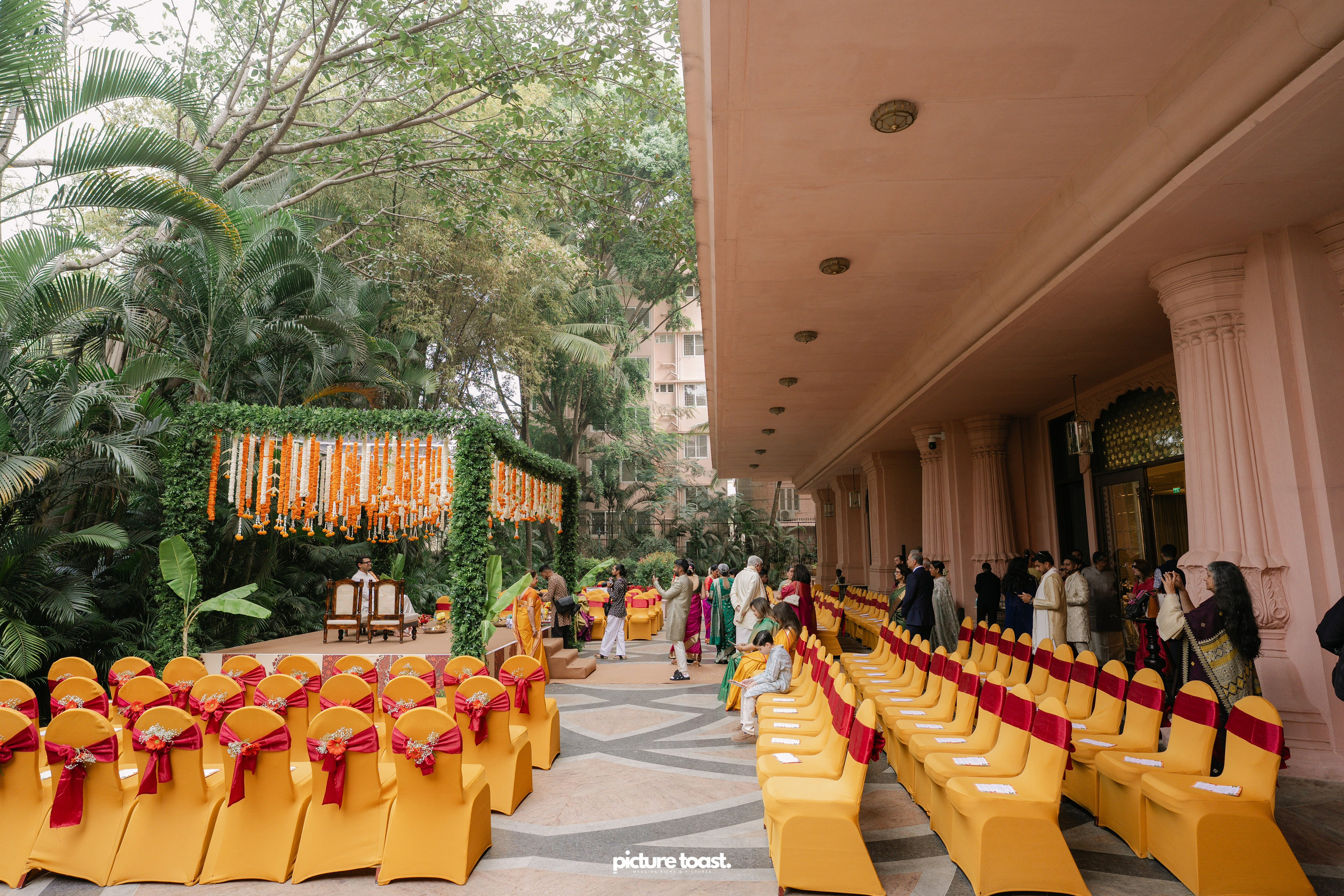 South Indian Wedding Ft. Aashna & Rajiv. Fine art Wedding Photographers in India & Canada