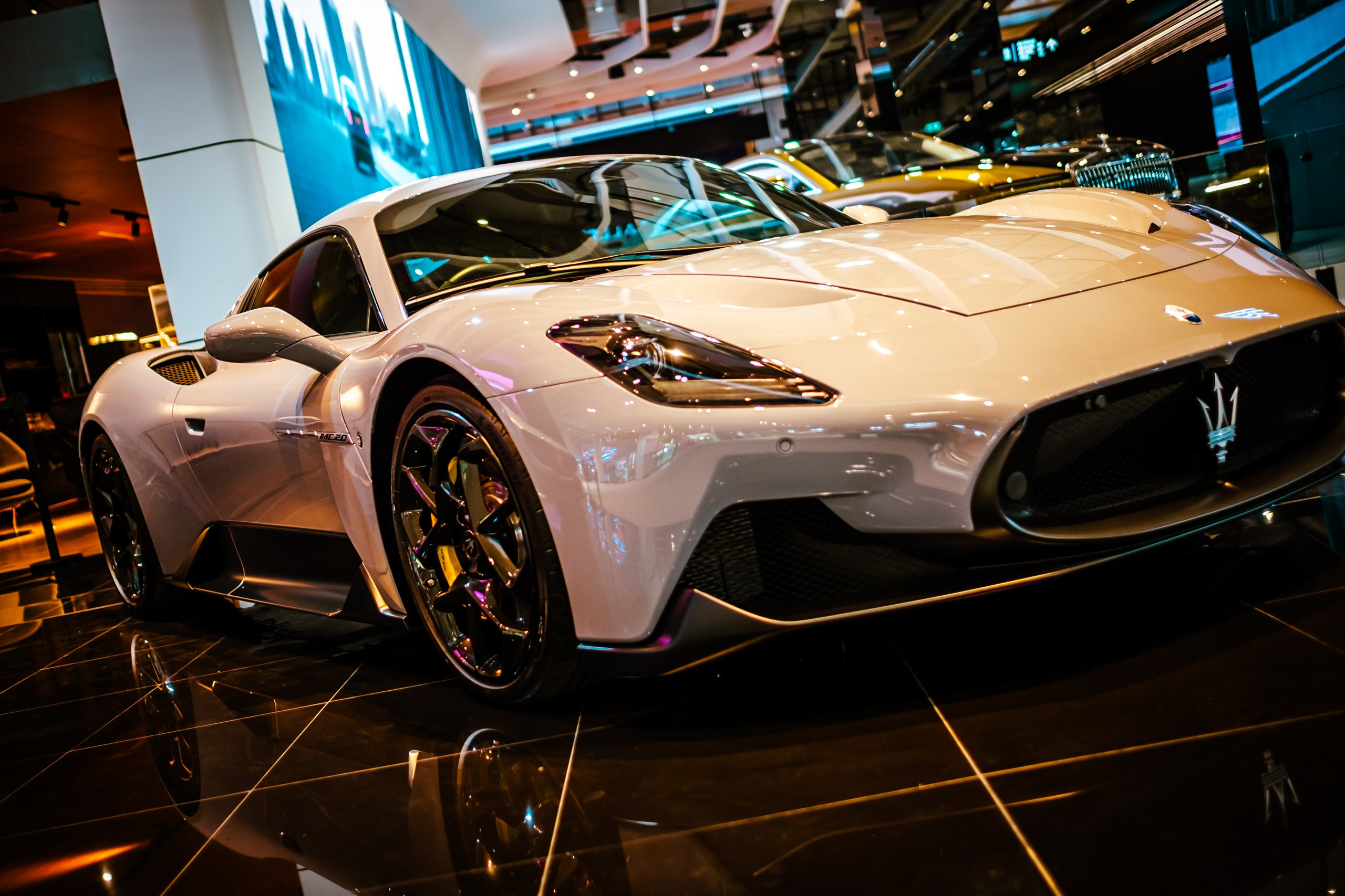 Auto gallery in EMSPHERE, Bangkok. Photographer in Seoul Dobrokvashina Natalya