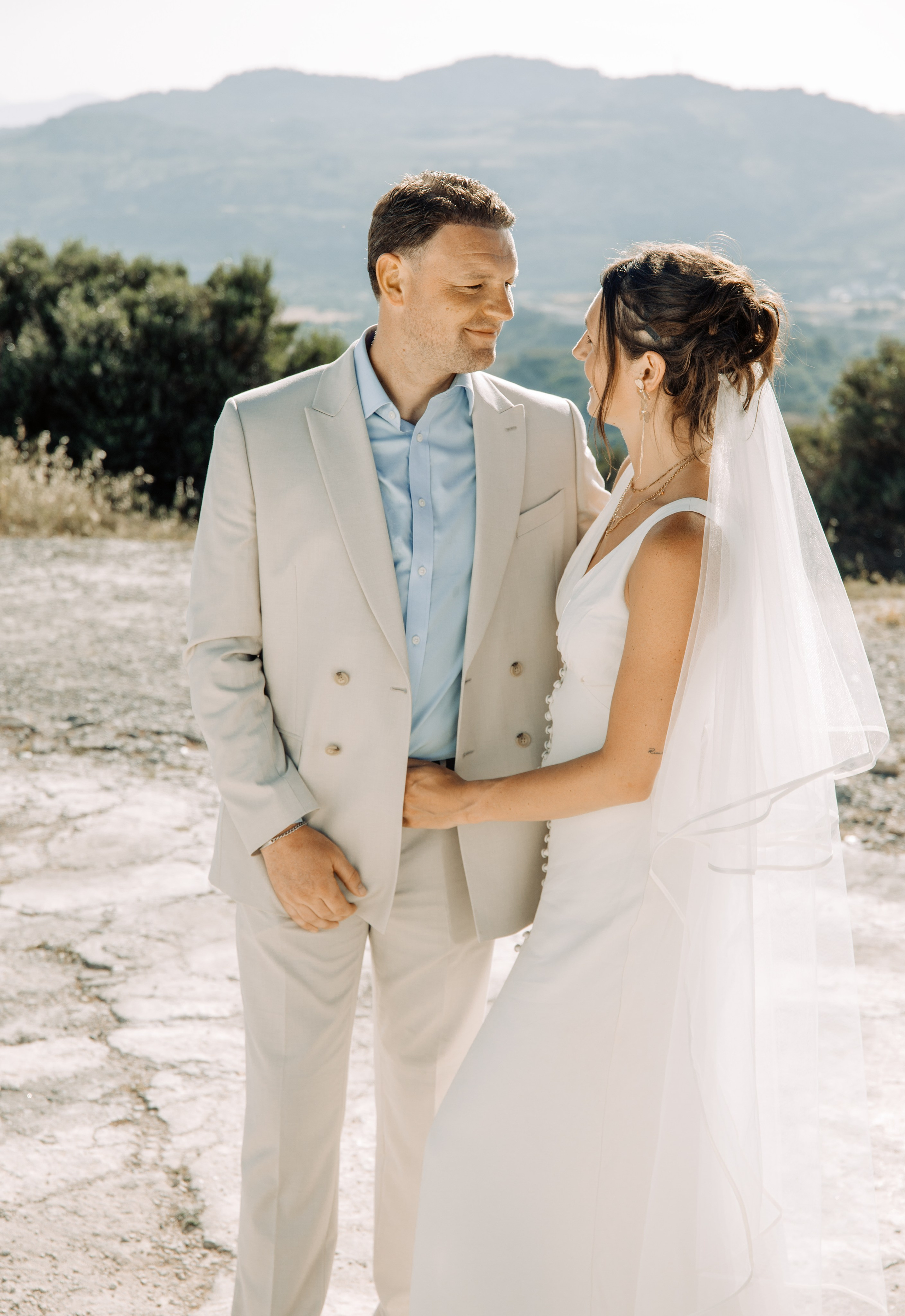 Ring exchange ceremony. Portrait- und Hochzeitsfotografin Irene Art Photo mit Sitz auf der griechischen Insel Rhodos