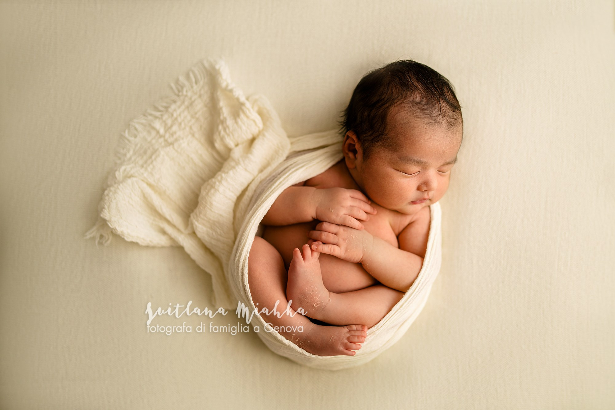 Newborn 2025. Svitlana Miahka fotografa a Genova