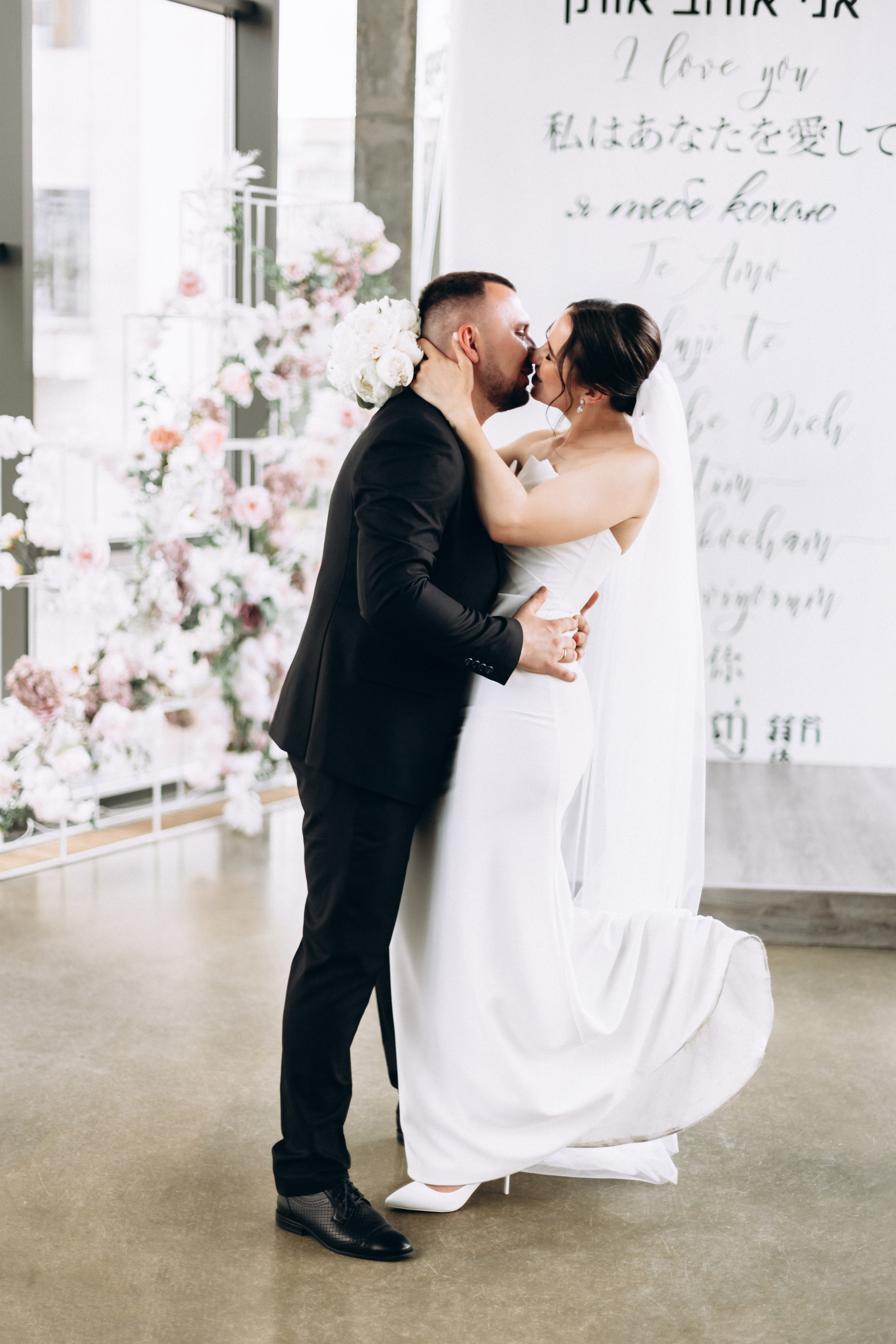 White Wedding. Wedding and Family Photograph